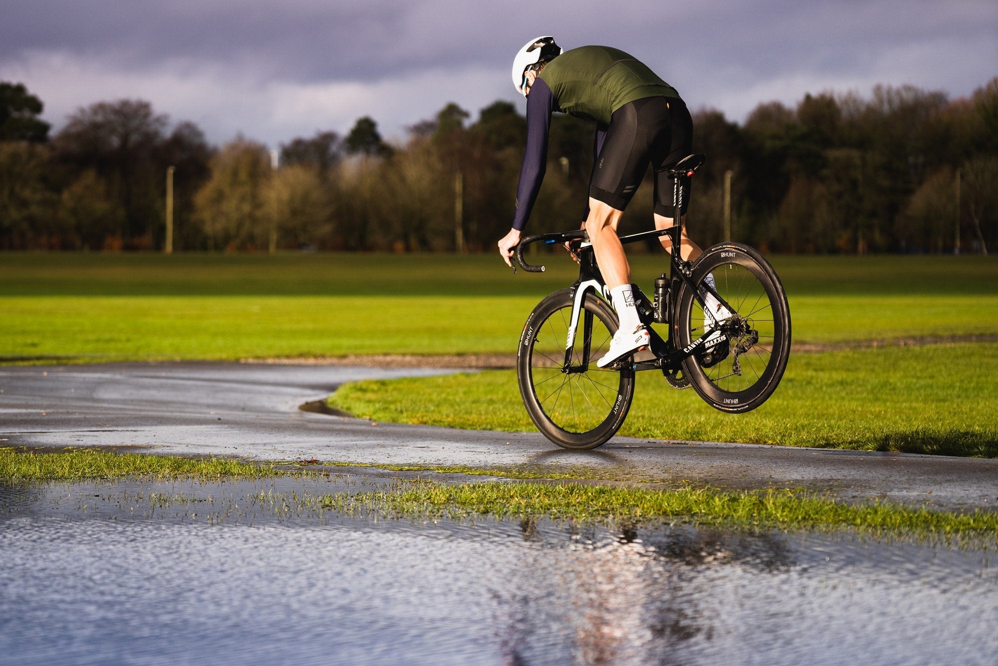 HUNT 52 Carbon Aerodynamicist Single Wheel - Lightweight Carbon Fiber Bike Wheel for Road Cycling & Triathlon - Perfect for Speed Training & Racing