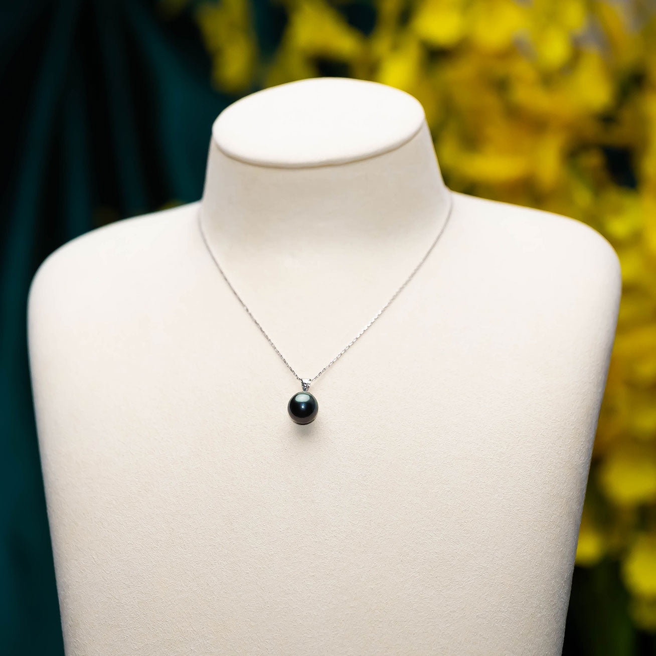 18K Solid Gold Saltwater Tahitian Pearl Necklace - Elegant Black Pearl Jewelry for Women, Perfect for Weddings, Parties & Special Occasions
