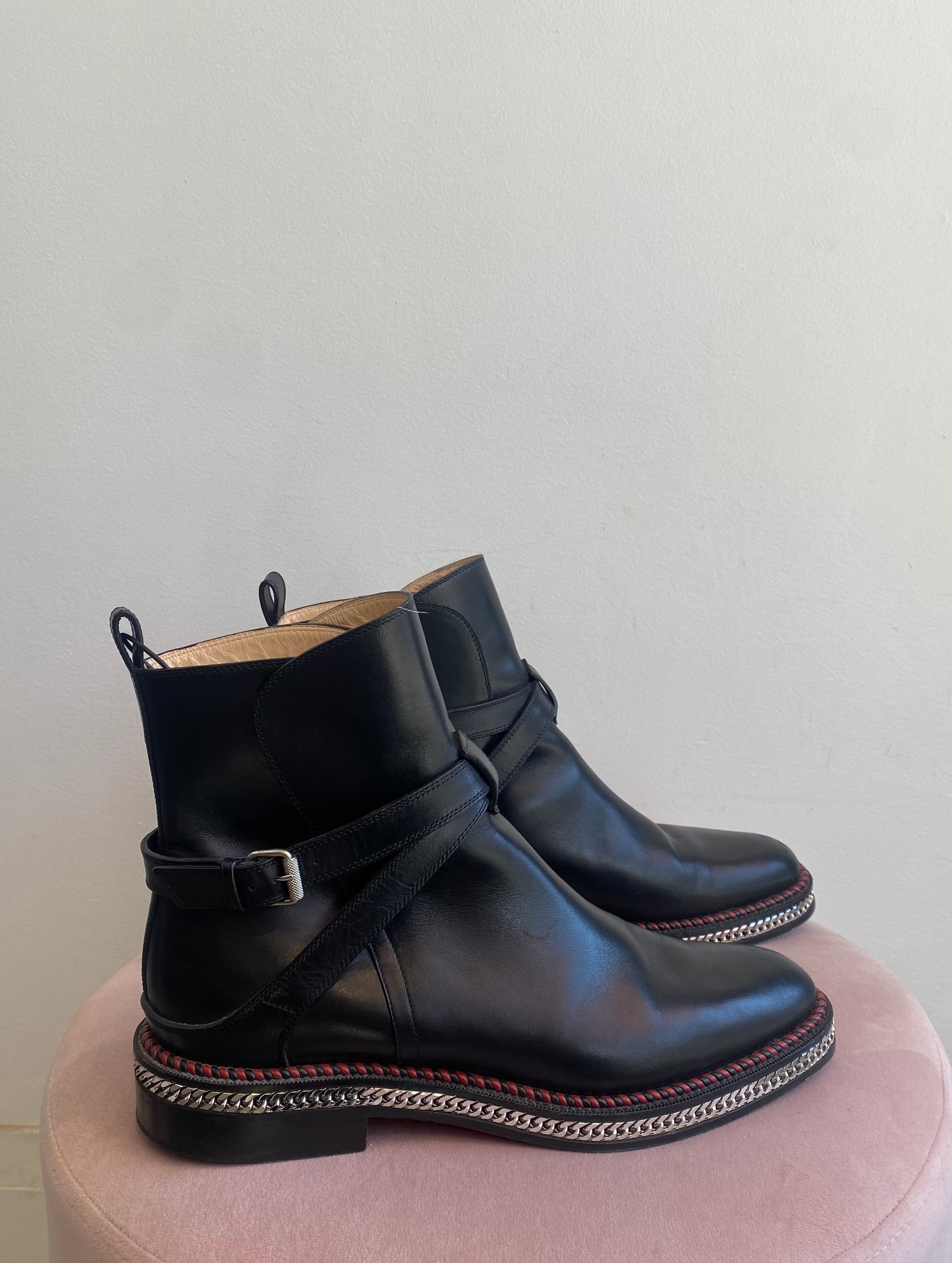 Christian Louboutin Black Leather Chelsea Boots for Men - Stylish Ankle Boots for Casual & Dress Occasions