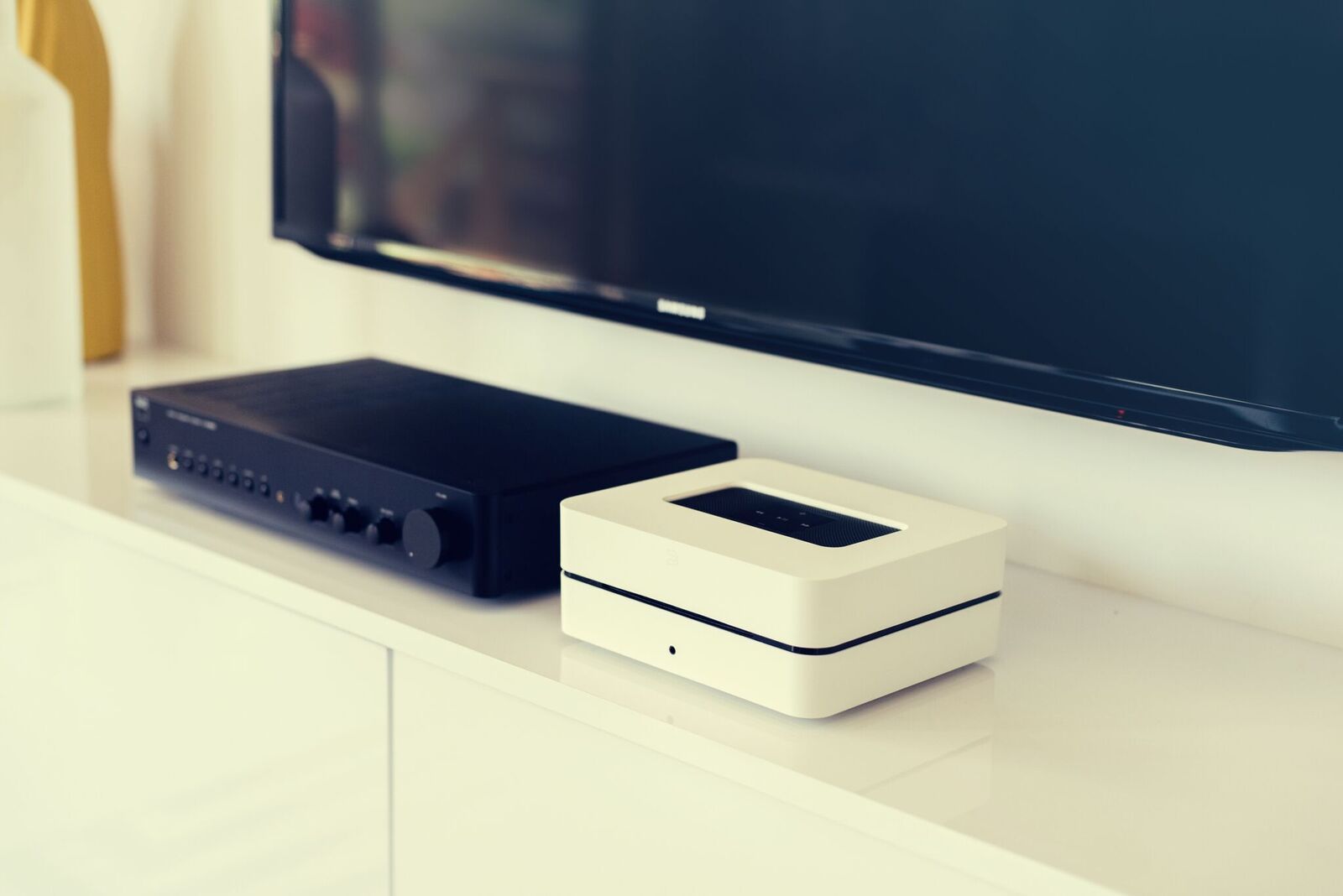 Bluesound VAULT 2i Hi-Fi Music Streamer & CD Ripper - Wireless Multi-Room Audio System for Home Theater & Music Lovers