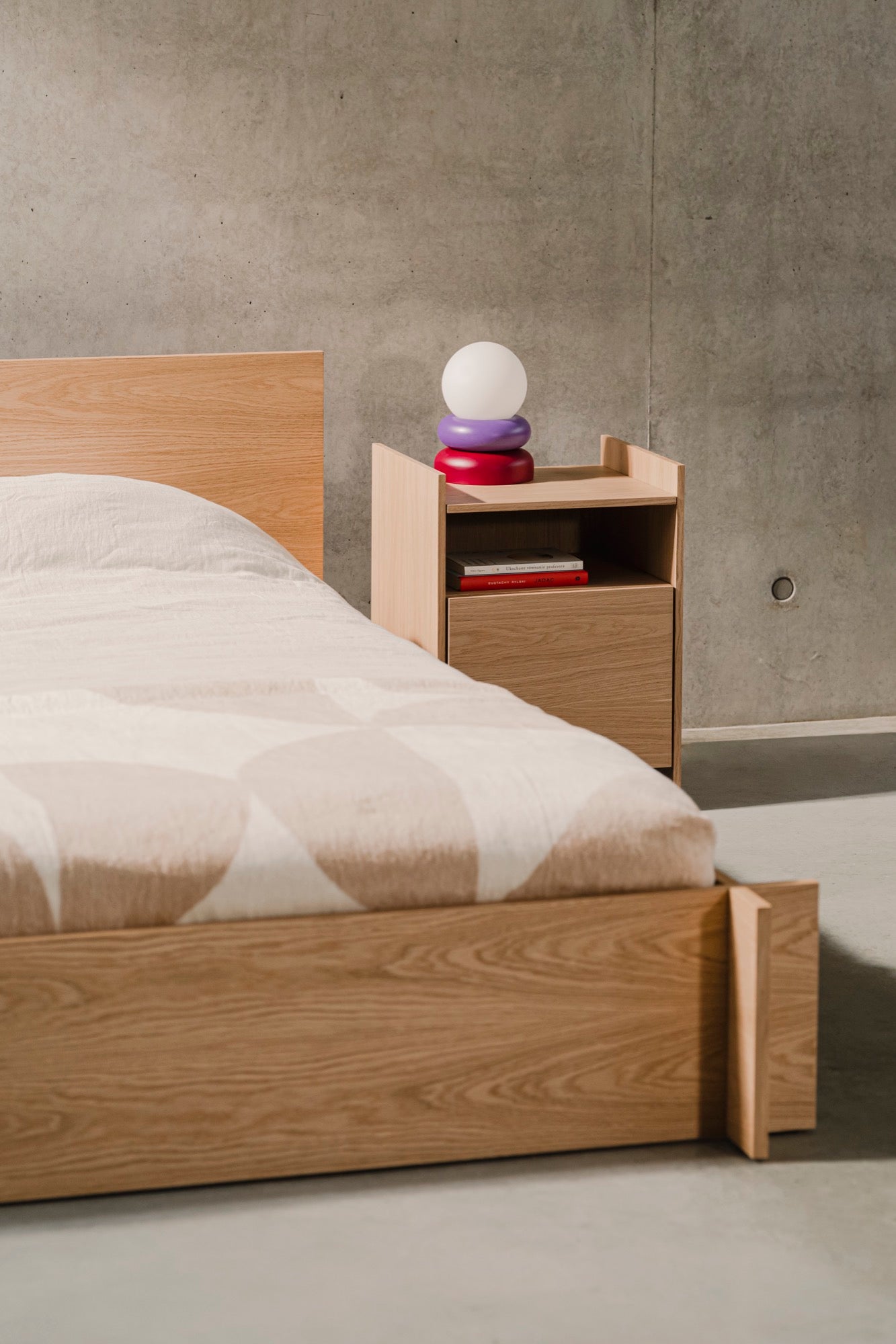 Modern Wooden Bedside Table with Drawer - Nightstand for Bedroom, Living Room, or Office - Compact Storage Solution for Books, Lamps & Essentials
