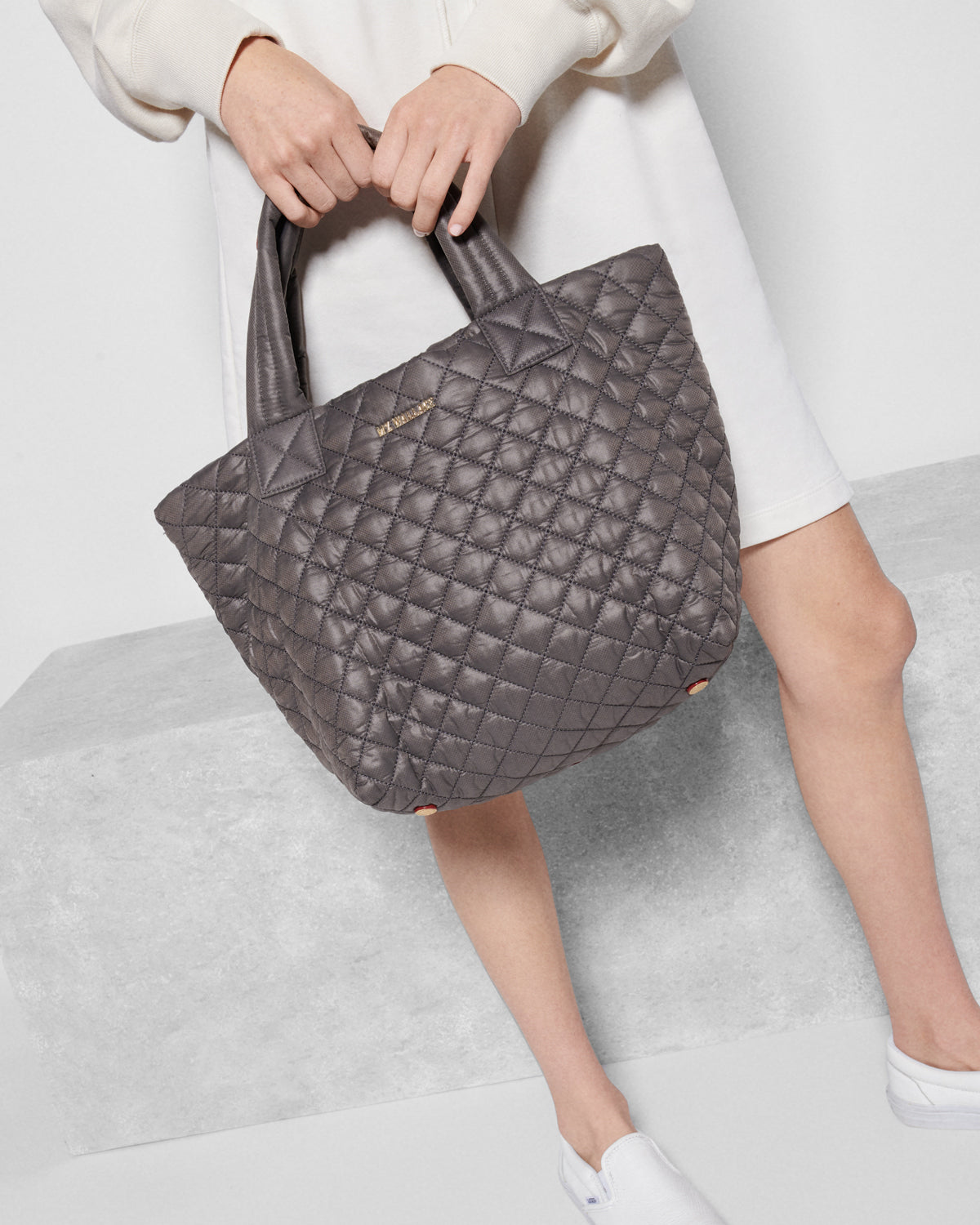 Premium Small Magnet Metro Tote Bag - Stylish & Durable for Work, Travel & Shopping - Compact Magnetic Closure Handbag for Women & Men