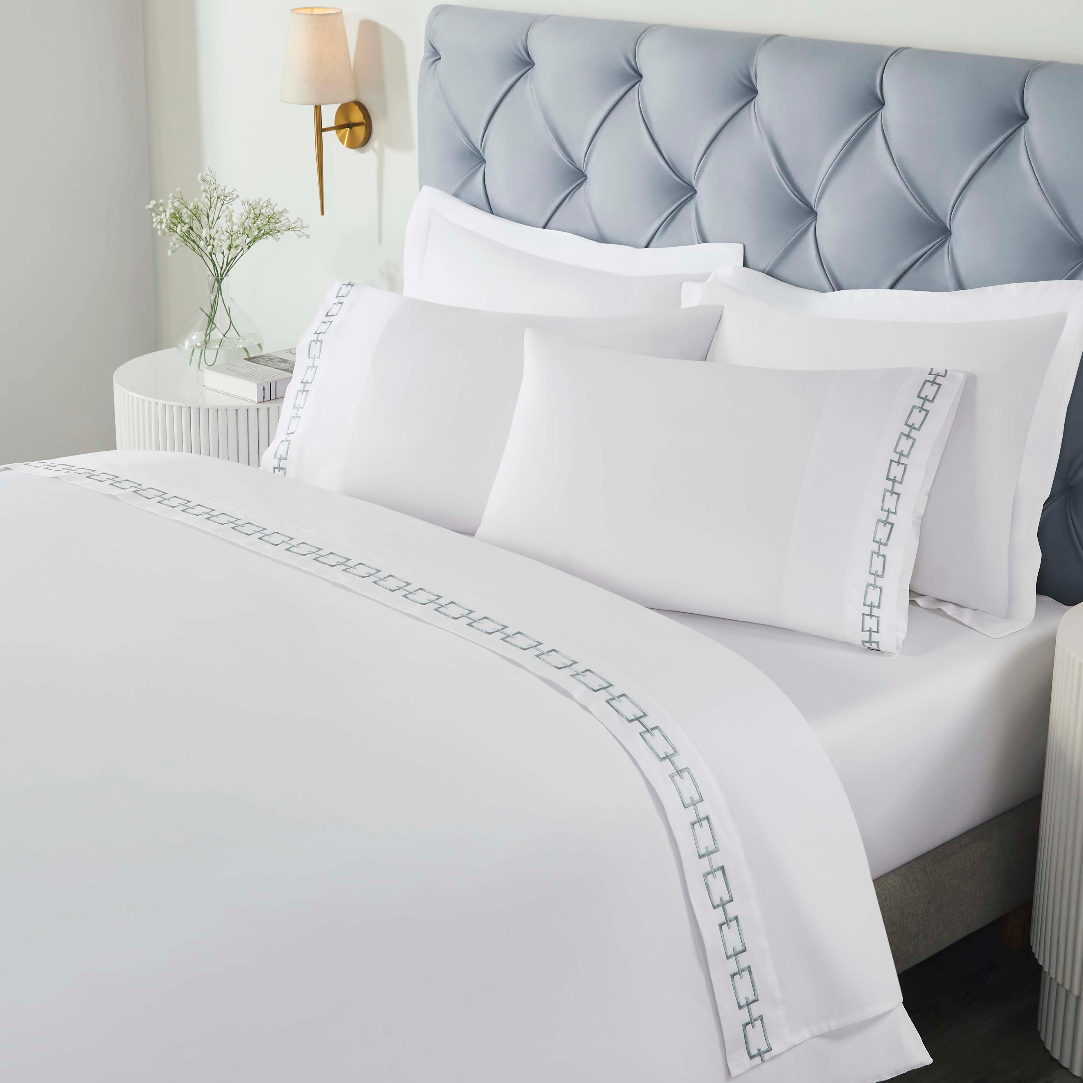 Chain Links Cotton Embroidered Deep Pocket Bed Sheet Set - Queen Size 4-Piece Luxury Bedding for Comfortable Sleep - Perfect for Master Bedroom, Guest Room & Dorm