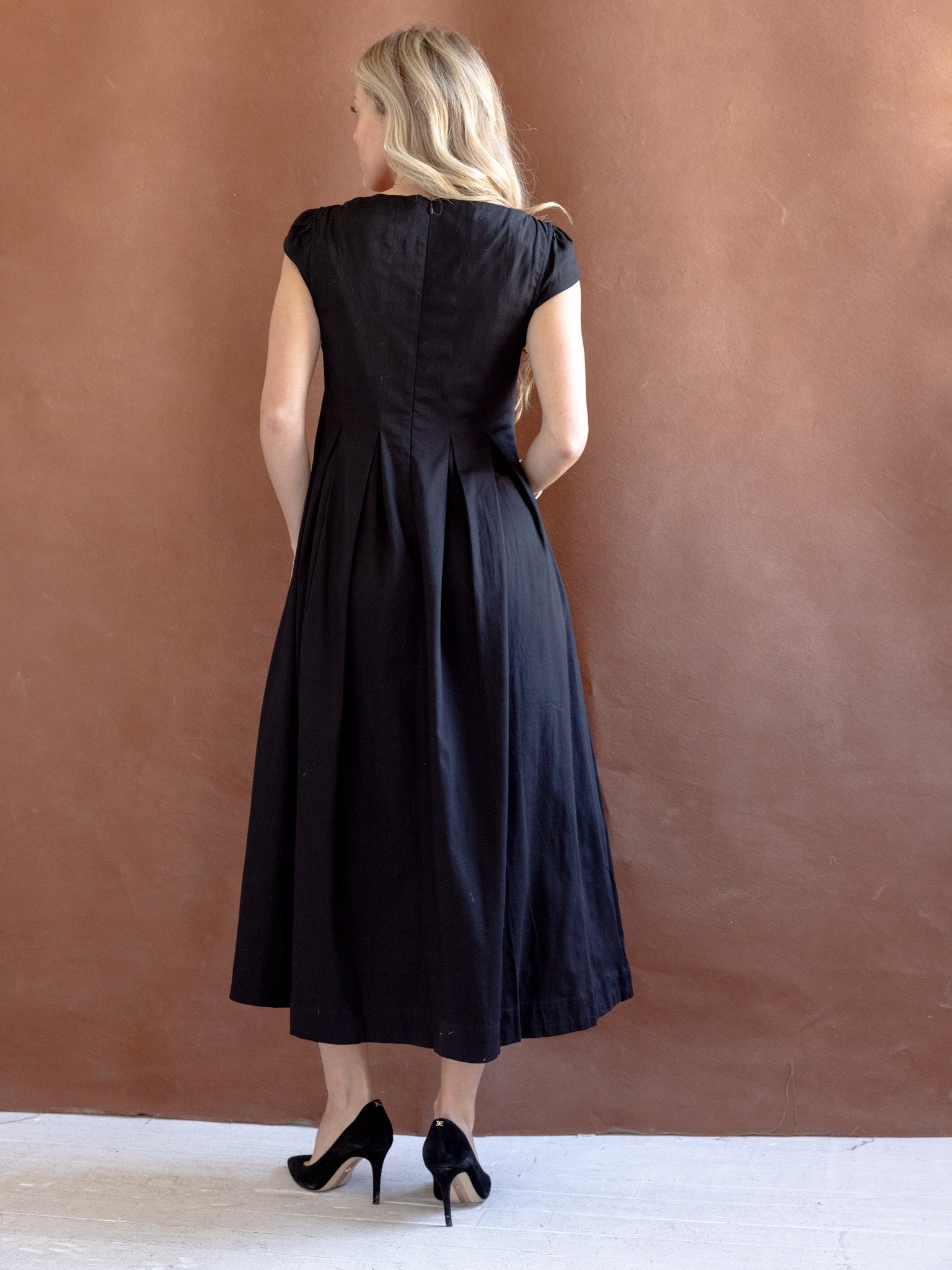 Chloe Black Dress for Women - Elegant & Stylish Party Wear for Evening Events, Weddings & Special Occasions