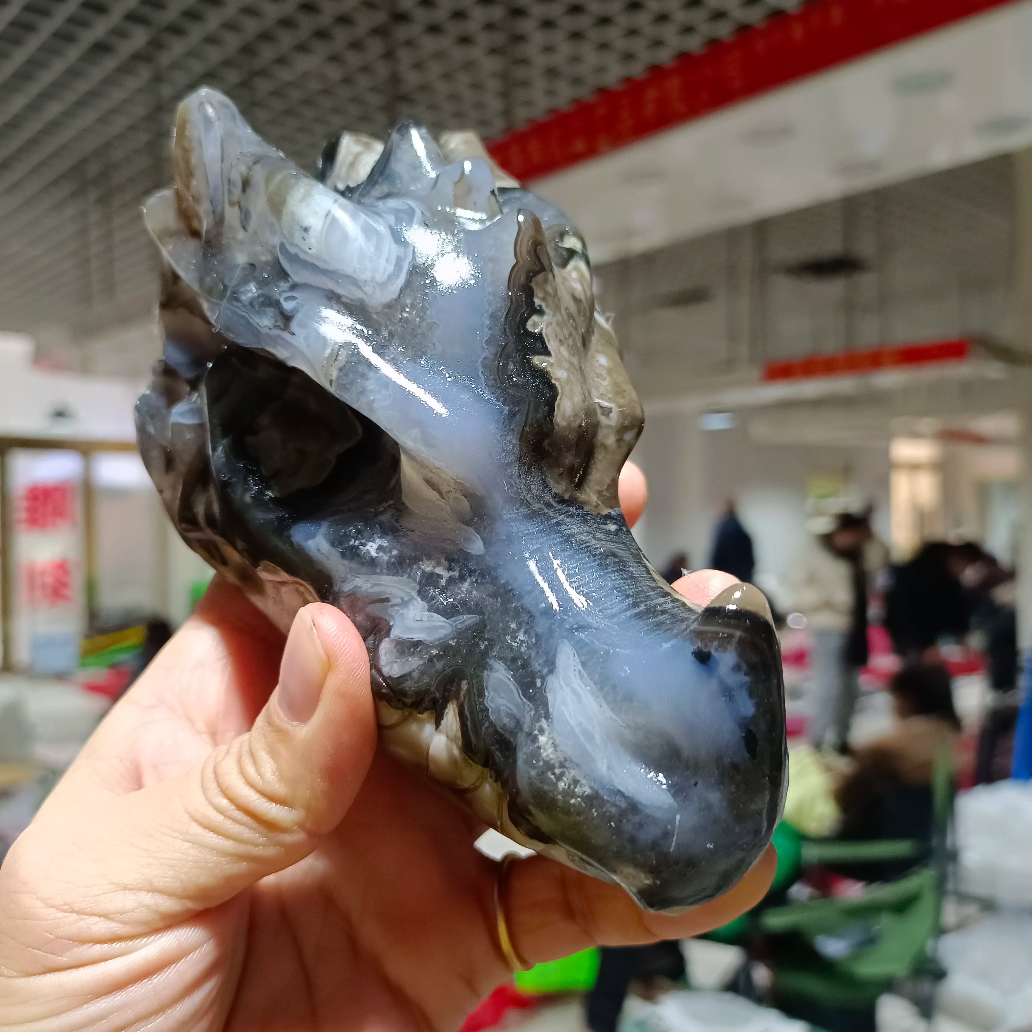 10-15cm Natural Fluorescent Agate Dragon Head Carving - Handcrafted Quartz Crystal Dragon Skull - Reiki Healing Stone for Meditation, Feng Shui & Mineral Collection - Perfect for Home Decor, Spiritual Healing & Gift Giving