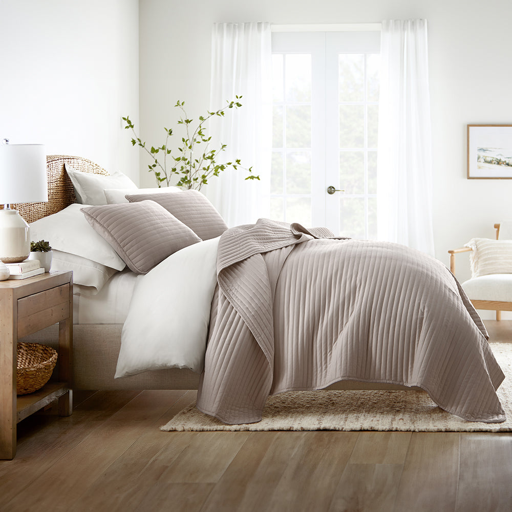 3 Piece Stripe Stitch Quilted Coverlet Set - Soft Bedspread for Queen/King Size Beds - Perfect for Cozy Bedrooms, Guest Rooms & Hotel Decor