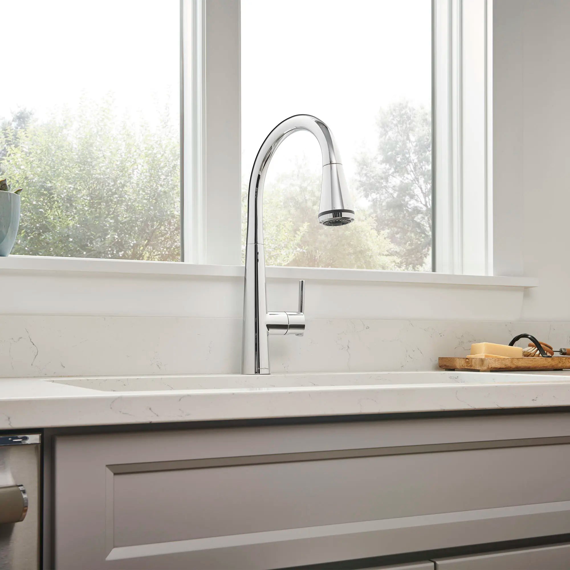 Edgewater® Single Handle Pull Down Kitchen Faucet with 3 Spray Modes - 1.8 GPM (6.8 L/min) High Arc Brushed Nickel - Perfect for Modern Kitchens & Busy Home Chefs