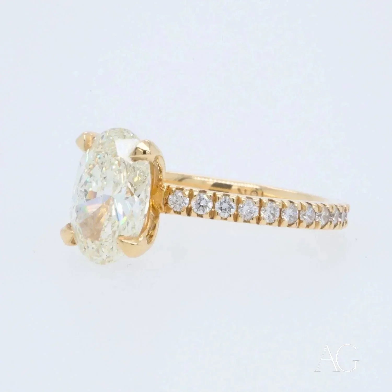 18K Gold Oval Diamond Engagement Ring for Women - Elegant Solitaire Wedding Band, Perfect for Proposals, Anniversaries & Special Occasions