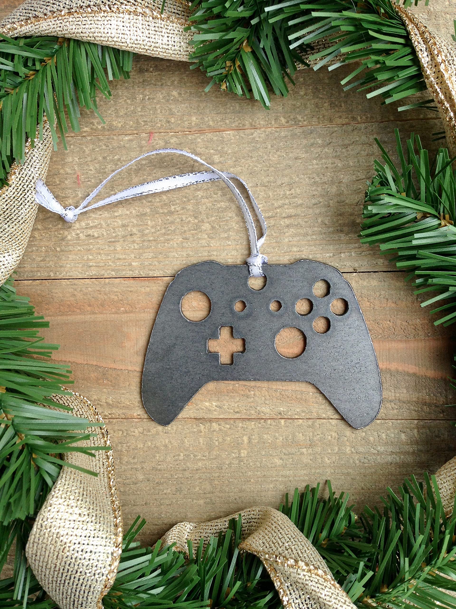 Wireless Video Game Controller Ornament - Retro Gaming Decor for Christmas Tree, Desk, and Party Decorations