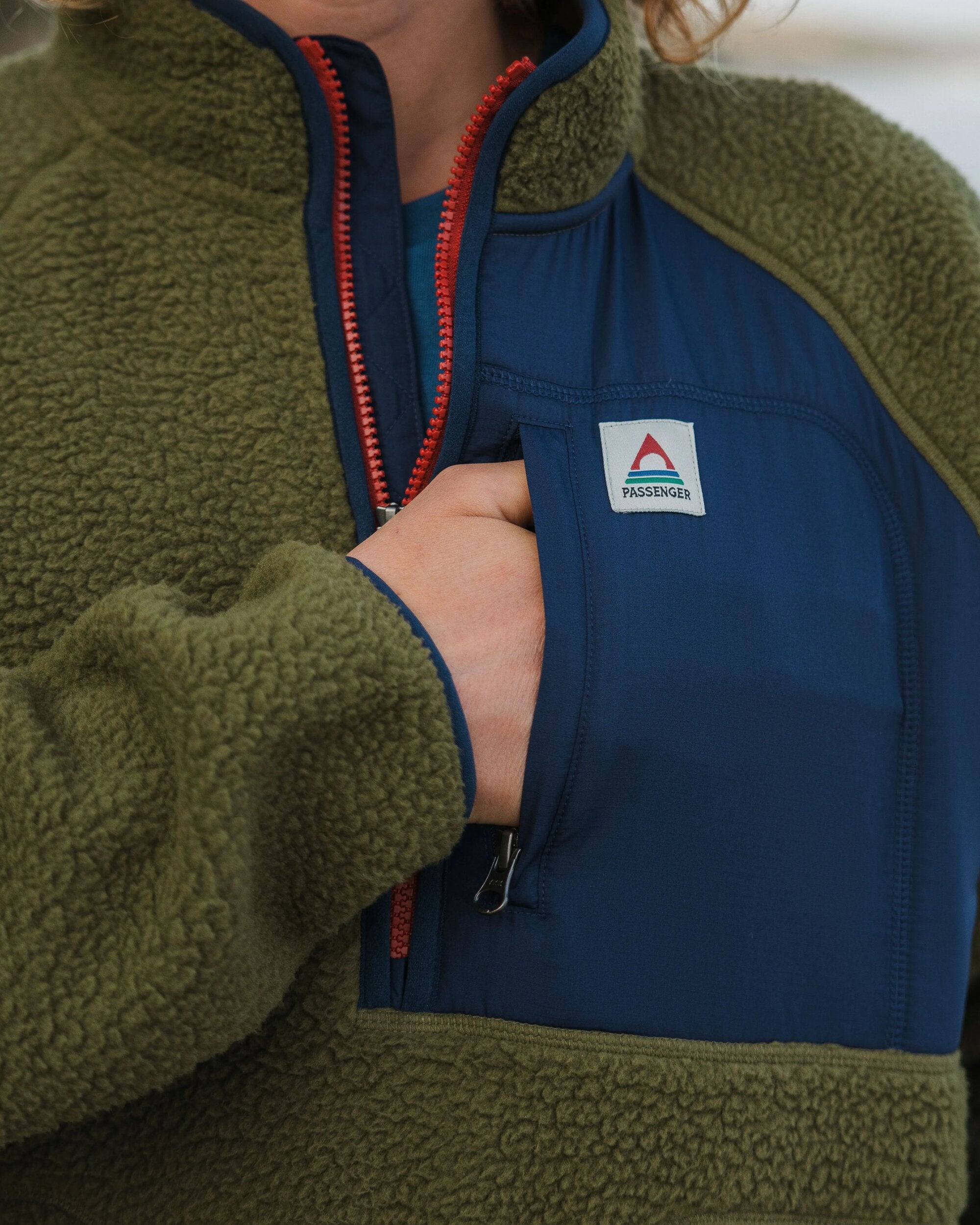Offgrid 2.0 Half Zip Recycled Sherpa Fleece Jacket - Eco-Friendly Khaki Green for Outdoor Adventures & Casual Wear