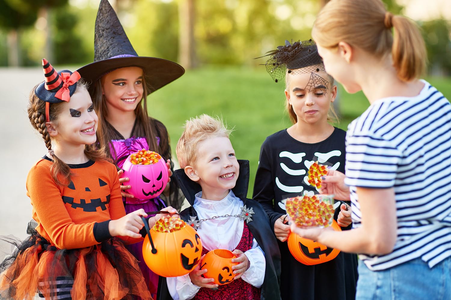 Fruidles Halloween Candy Corn - Classic Gluten-Free Candy Treat Bags (15-Pack, 1oz Each) | Fun & Festive Holiday Snacks for Trick-or-Treating, Party Favors & Seasonal Celebrations