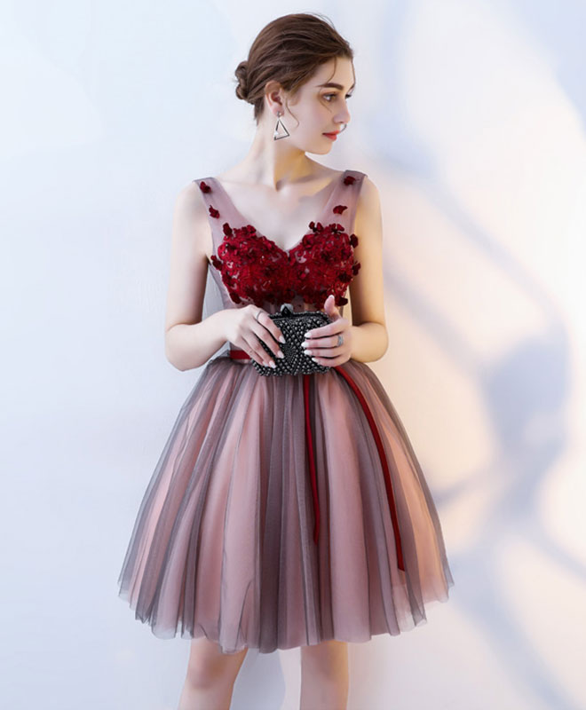 Elegant Burgundy V-Neck Tulle Short Prom Dress | Flowy Evening Gown for Homecoming, Cocktail Parties & Special Occasions