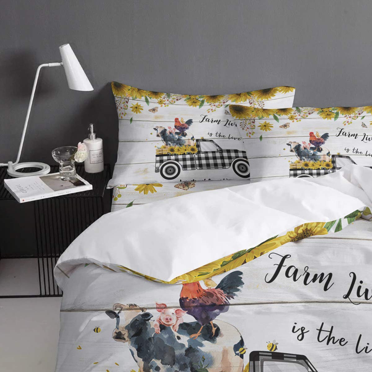 Seven Roses 4-Piece Farm Animal Plaid Quilt Set - Cow Chicken Pig Design with Ultra Soft Sheets & Pillowcases - Queen Size Rustic Sunflower & Woodgrain Bedding for Country Farmhouse Decor | Perfect for Guest Rooms, Kids' Bedrooms & Cozy Farmhouse Style