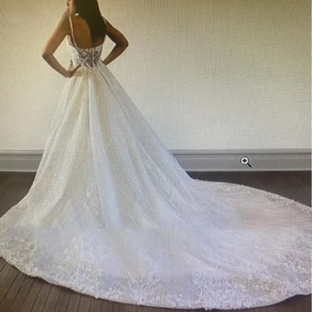 Elegant Mermaid Lace Wedding Dress - Sleeveless Beaded Bridal Gown with Detachable Train & Shiny Lace Appliques | Perfect for Beach Weddings, Vow Renewals & Romantic Photoshoots