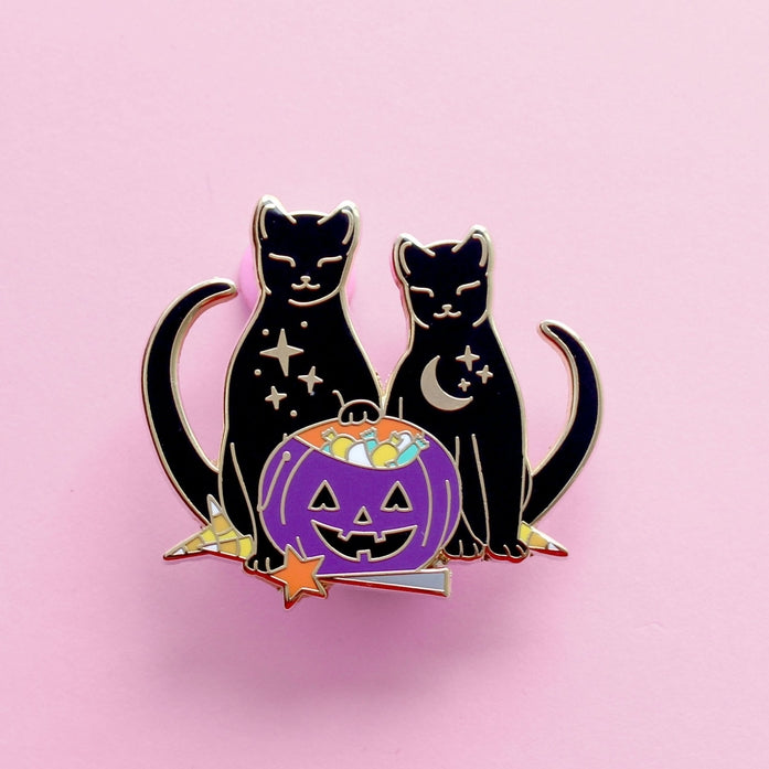 Candy Cats Enamel Pin - Kawaii Halloween Accessories for Backpacks, Jackets & Bags | Cute Cat Brooch for Cosplay, Gifts & Collectibles