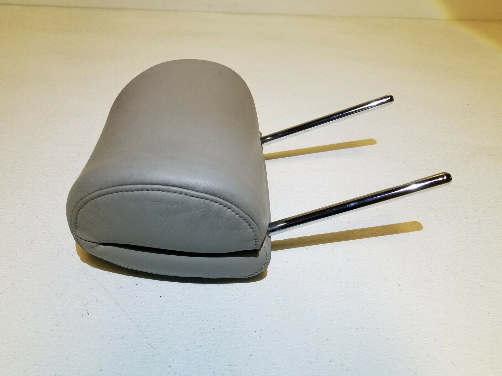 Original & Aftermarket 05-08 Acura RL Front Driver Seat Headrest - OEM Replacement Part for Comfort & Safety - Perfect for Car Upgrades & Repairs