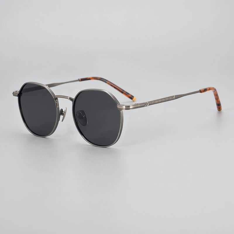Gray-Gray Lens