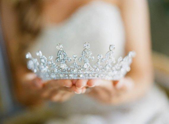 QUEEN VICTORIA Bridal Tiara - Elegant Crystal Wedding Crown for Bride, Bridesmaids & Prom | Perfect for Weddings, Pageants & Special Occasions