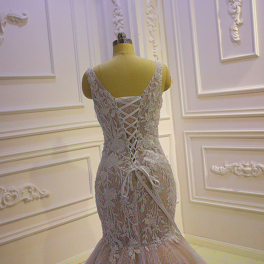 Elegant Cap Sleeve Champagne Lace Appliqued Mermaid Wedding Dress – Perfect for Beach, Church, and Formal Bridal Ceremonies