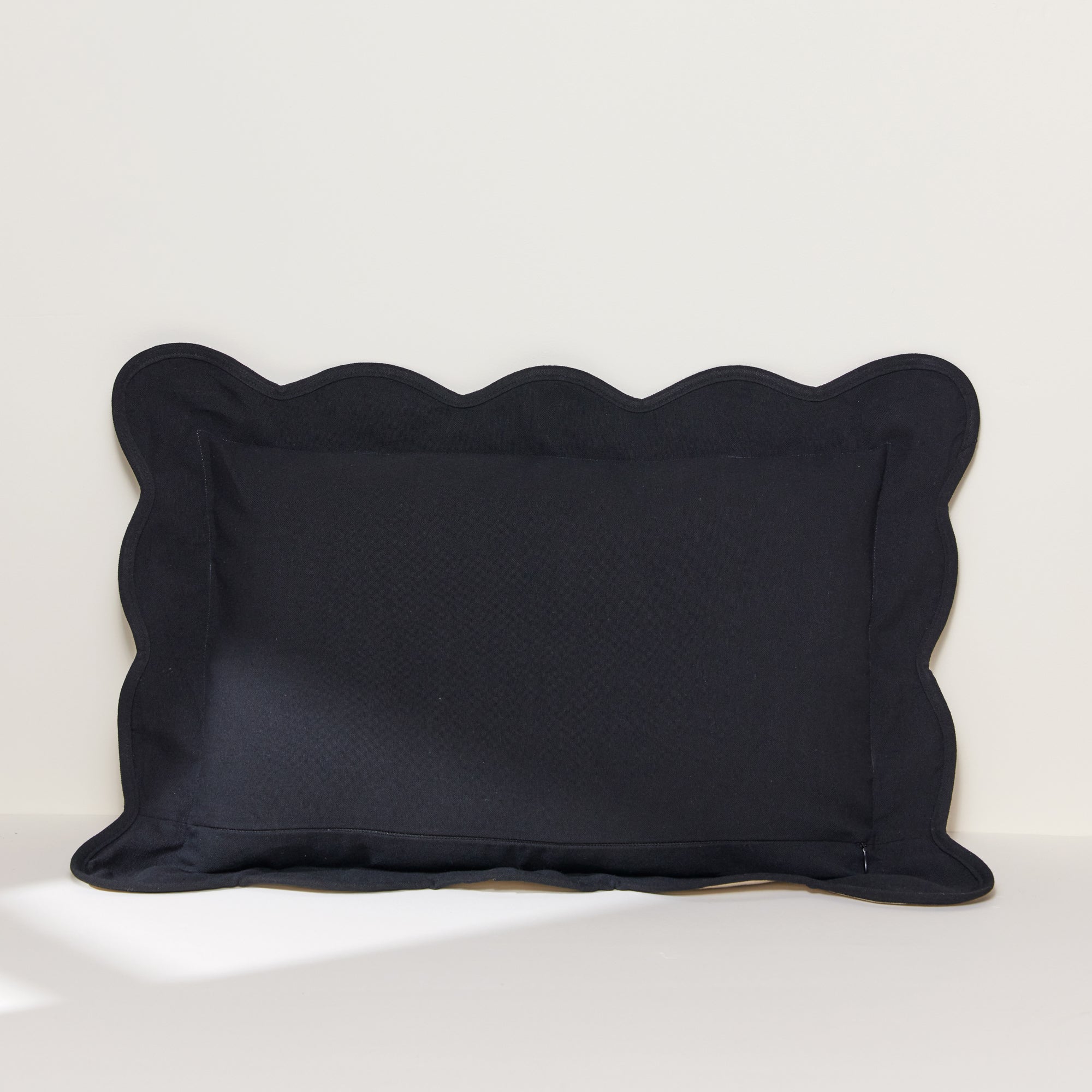 Coastal Chic Scalloped Edge Throw Pillow Cover - Decorative Cushion Case for Beach House, Boho Bedroom & Farmhouse Decor