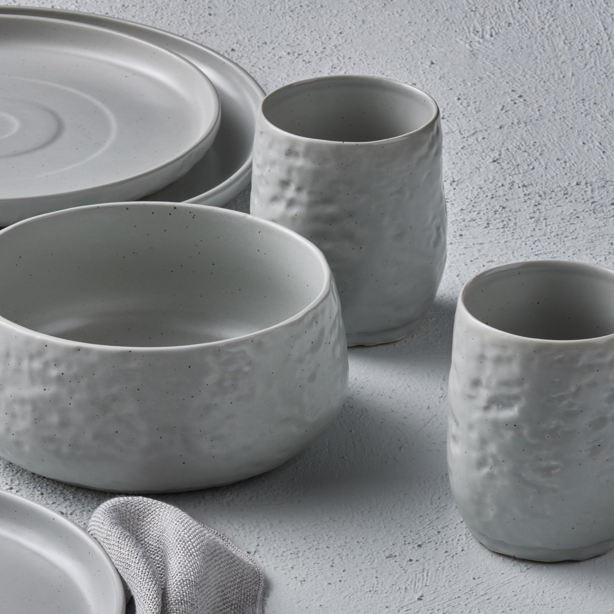 Mercer Project SHOSAI 16-Piece Stoneware Dinnerware Set - Modern Grey Speckled Plates & Bowls for 4 | Durable Stoneware Dishware for Everyday Dining, Dinner Parties & Restaurant Use