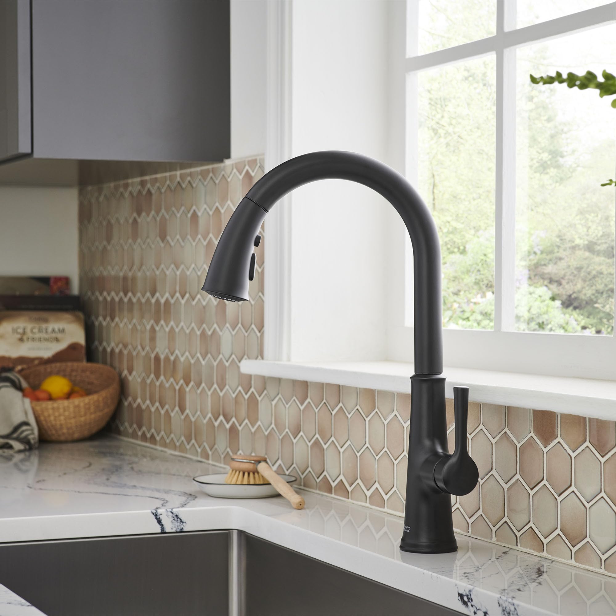 American Standard 9319310.243 Renate Matte Black Pull-Down Kitchen Faucet with Sprayer - Modern Touchless Design for Easy Cooking & Dishwashing (Ideal for Home, Restaurant & Commercial Kitchens)