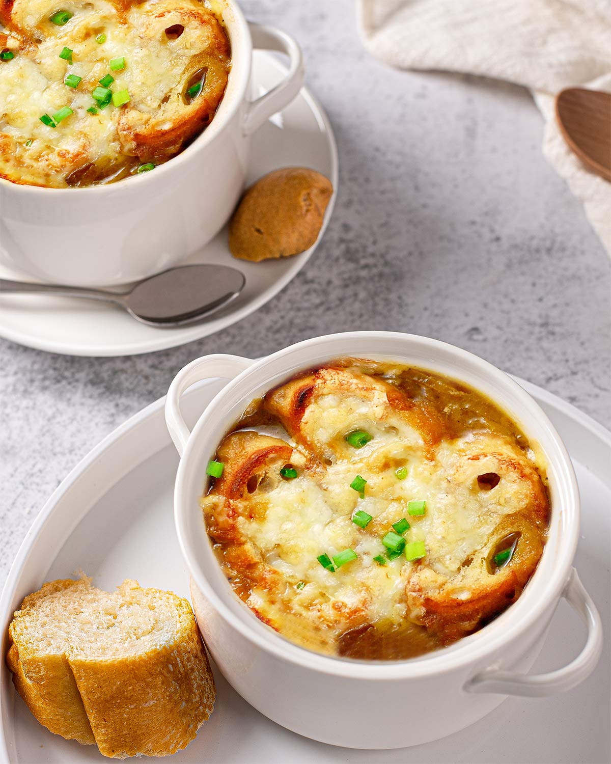 Delling 6-Pack 24oz Ceramic Soup Bowls with Handles - Large Serving Bowls for French Onion Soup, Chili, Stew & Cereal - Microwave & Oven Safe White Bowls - Perfect for Family Dinners, Restaurants & Entertaining