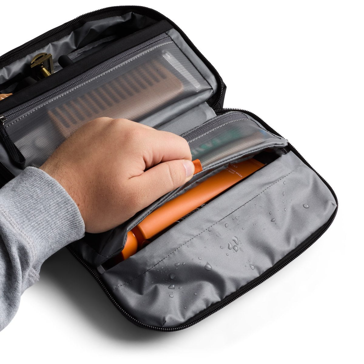 Bellroy Premium Hanging Toiletry Bag for Travel - Water-Resistant Organizer with Multiple Pockets for Toiletries, Cosmetics & Shaving Essentials - Perfect for Camping, Gym & Business Trips