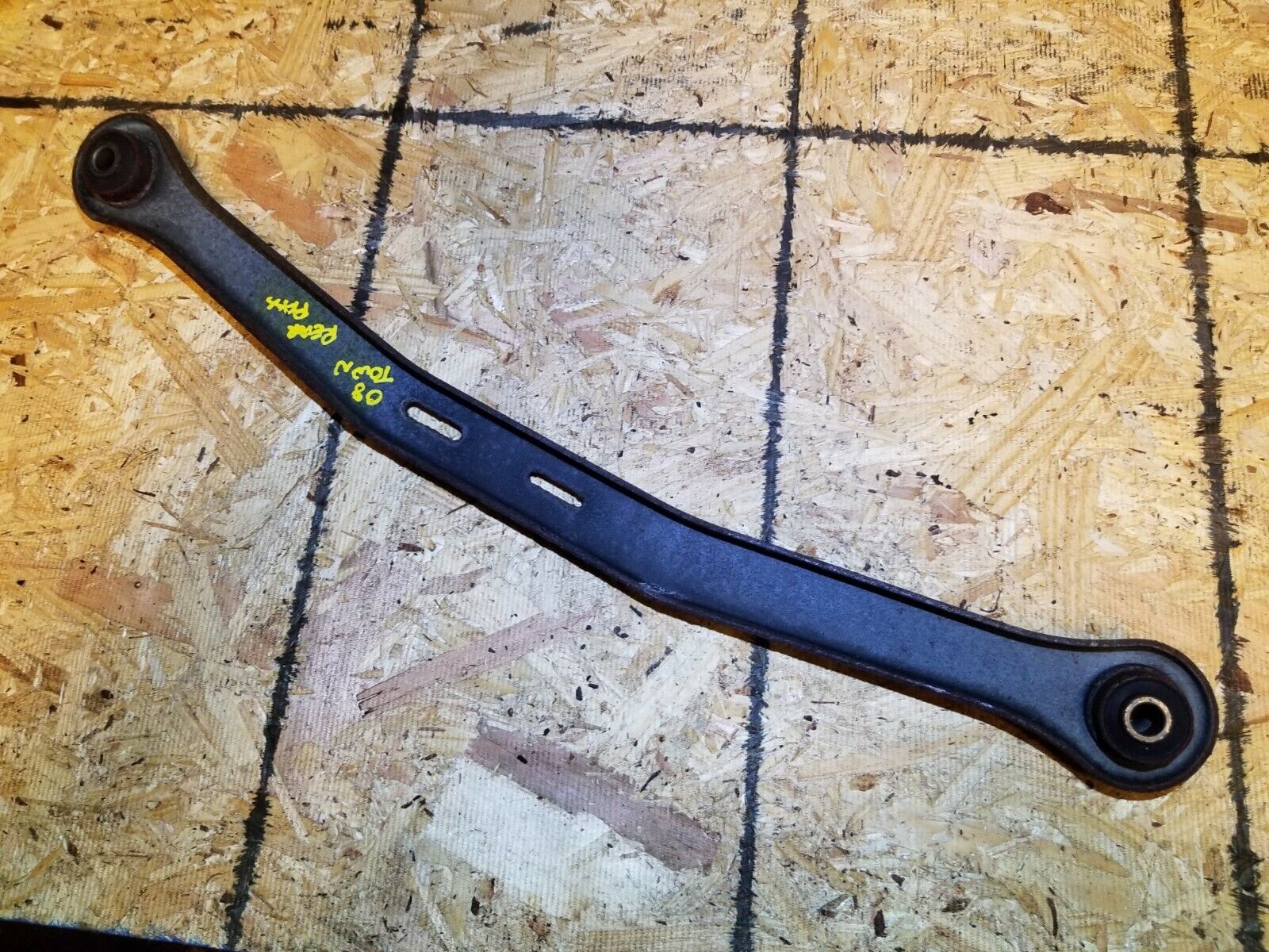 2006-2011 Lincoln Town Car Rear Right Passenger Side Control Arm OEM Part - 65k Miles - Perfect for Suspension Repair & Smooth Ride Maintenance