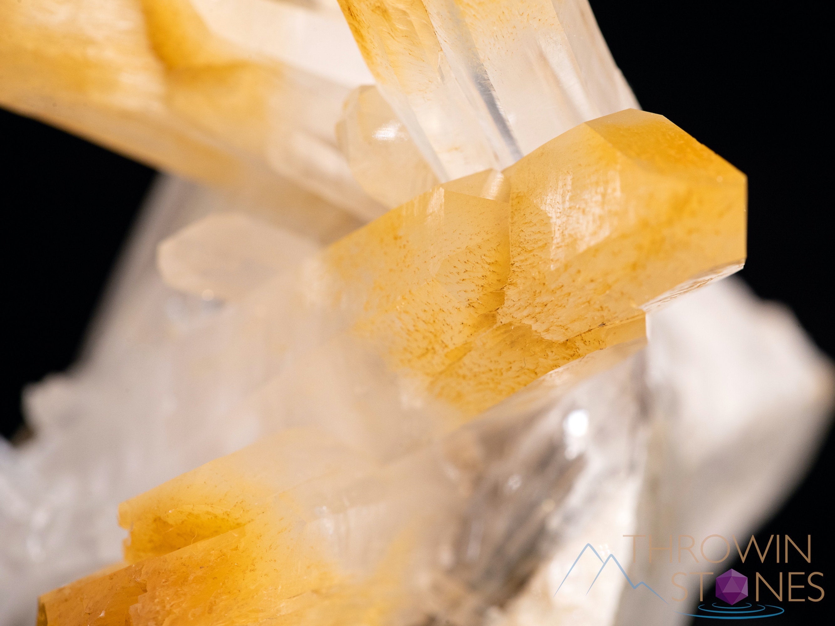 Natural QUARTZ Mango Raw Crystal Cluster - Healing Stone for Home Decor, Spiritual Gifts & Feng Shui | Perfect for Meditation, Office Desk Display & Housewarming Presents (39221)