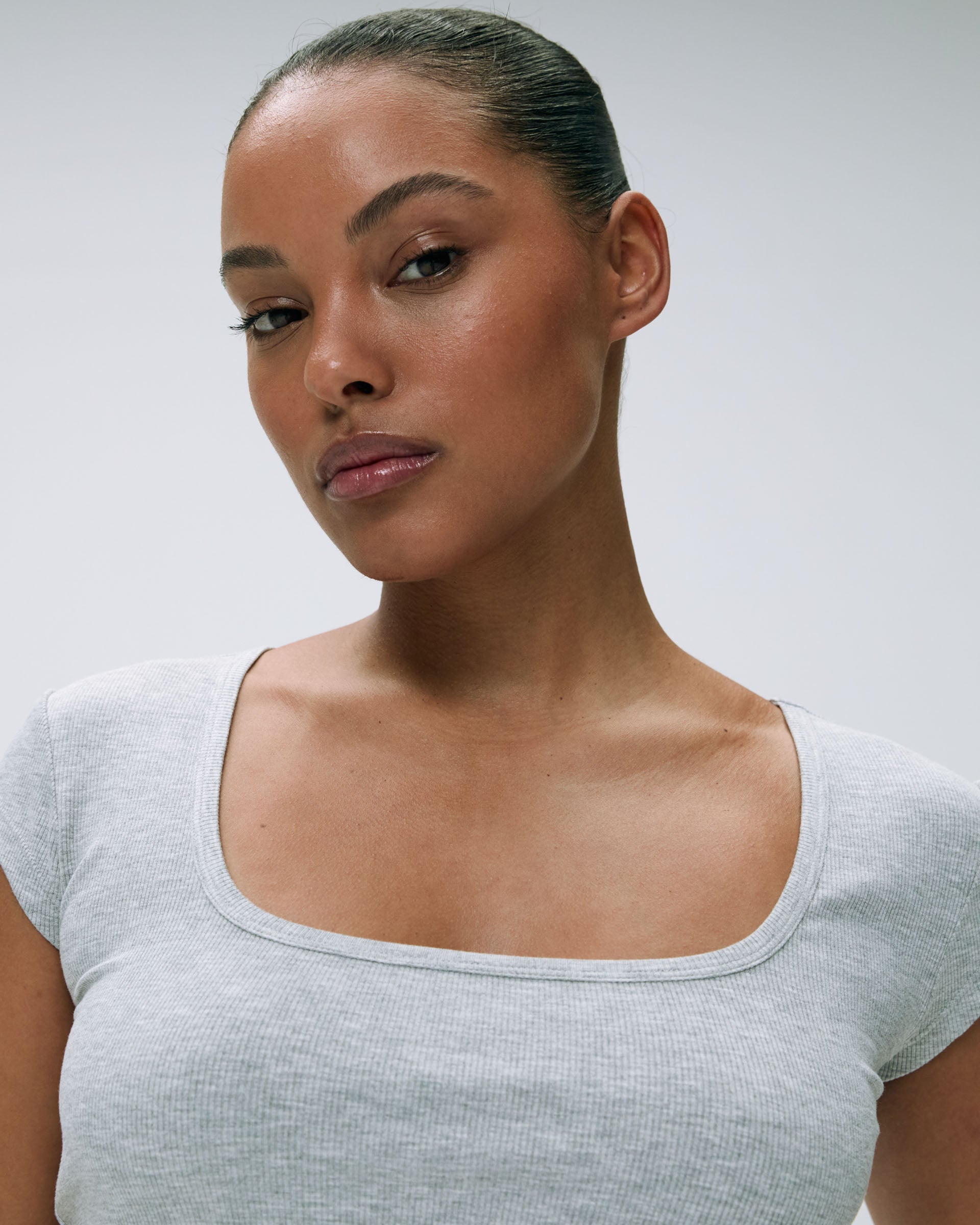 Women's Ribbed Short Sleeve Scoop Neck T-Shirt - Light Grey Melange - Casual Comfort Top for Everyday Wear, Weekend Outings & Layering
