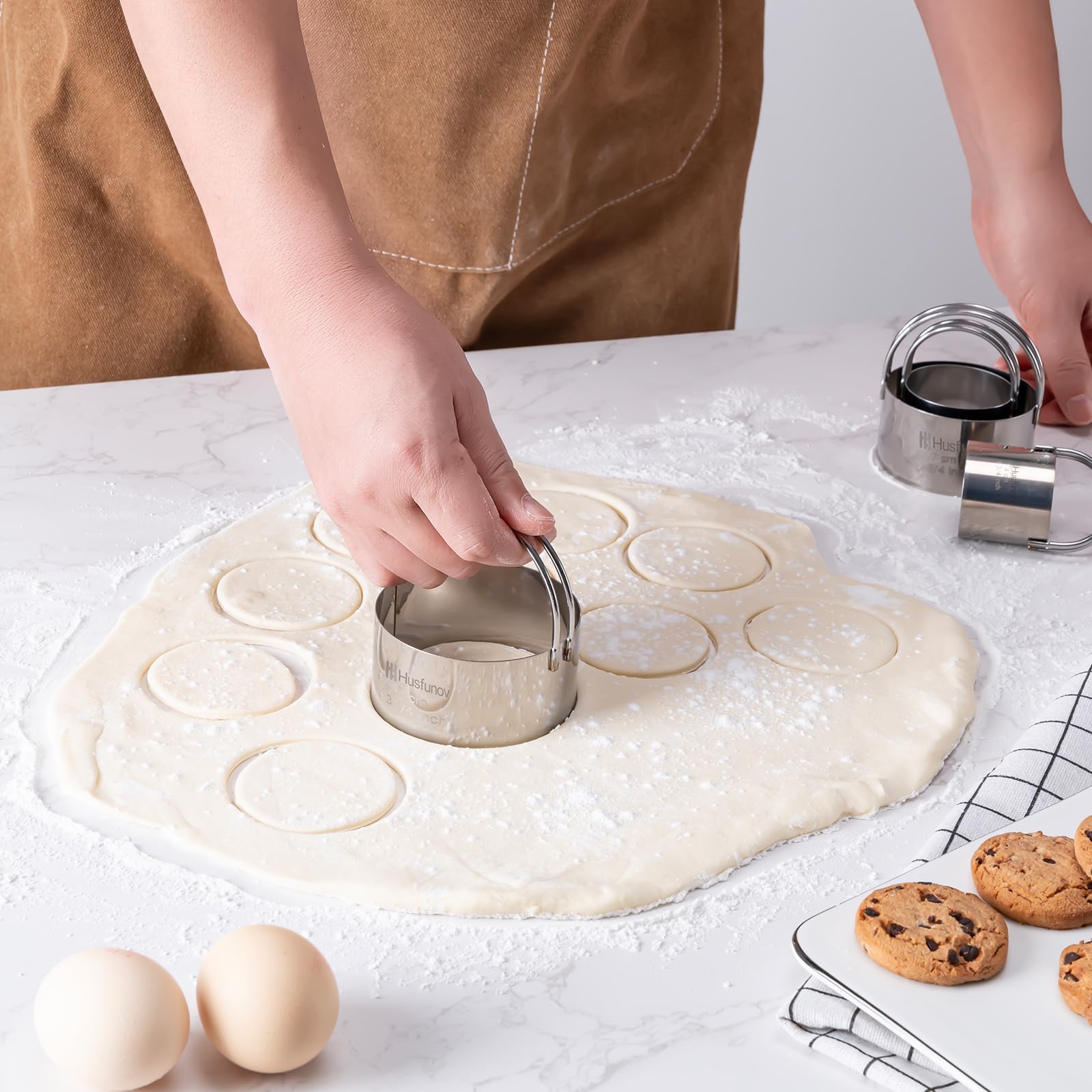 5-Piece Stainless Steel Round Biscuit & Cookie Cutter Set with Handles - Professional Baking Tools for Cakes, Pastries, Pies & Dough - Perfect for Holiday Baking, Birthday Parties & Home Kitchen Use