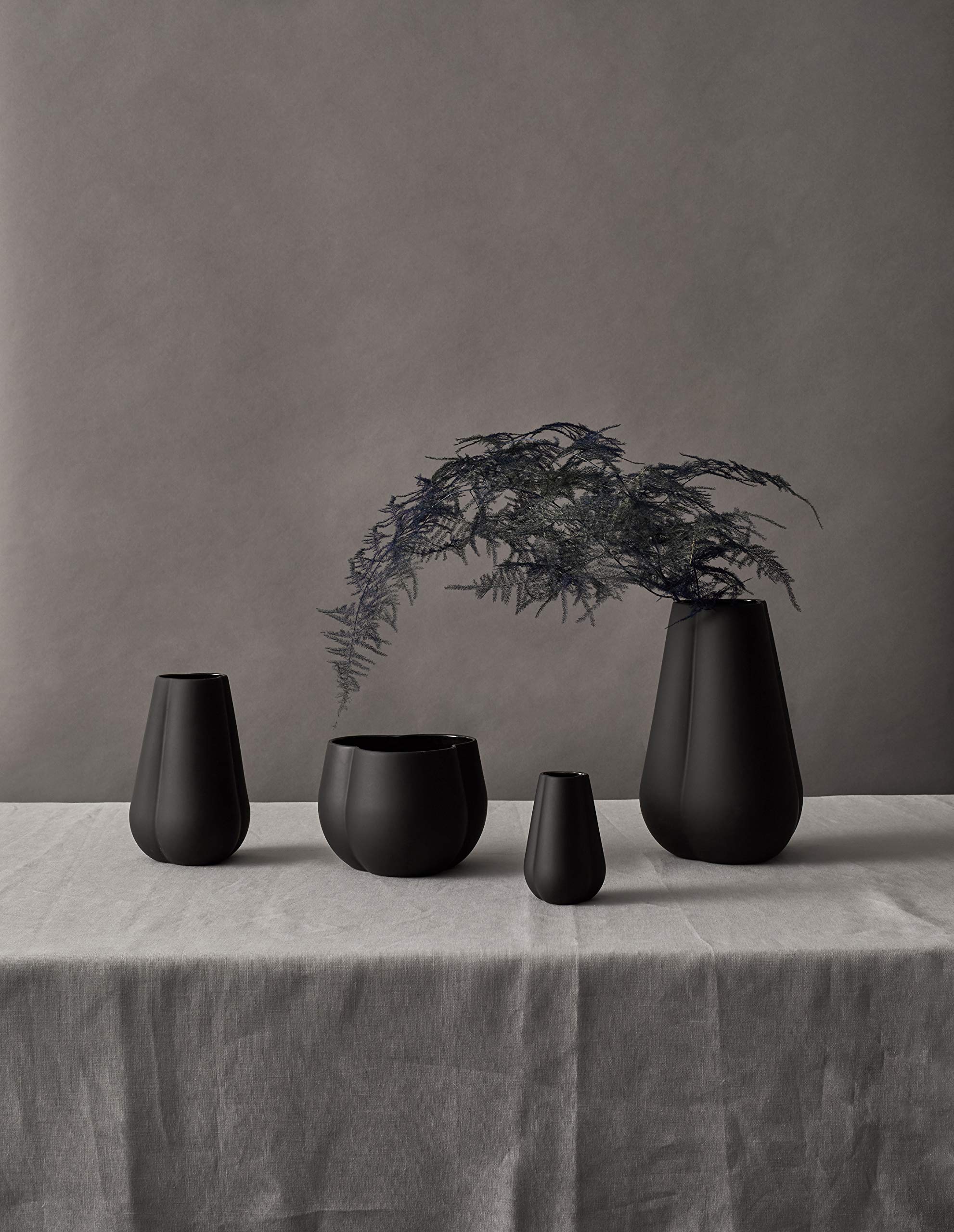 11cm Black Ceramic Vase for Flowers - Elegant Home Decor, Wedding Centerpiece & Tabletop Display (7cm Opening)