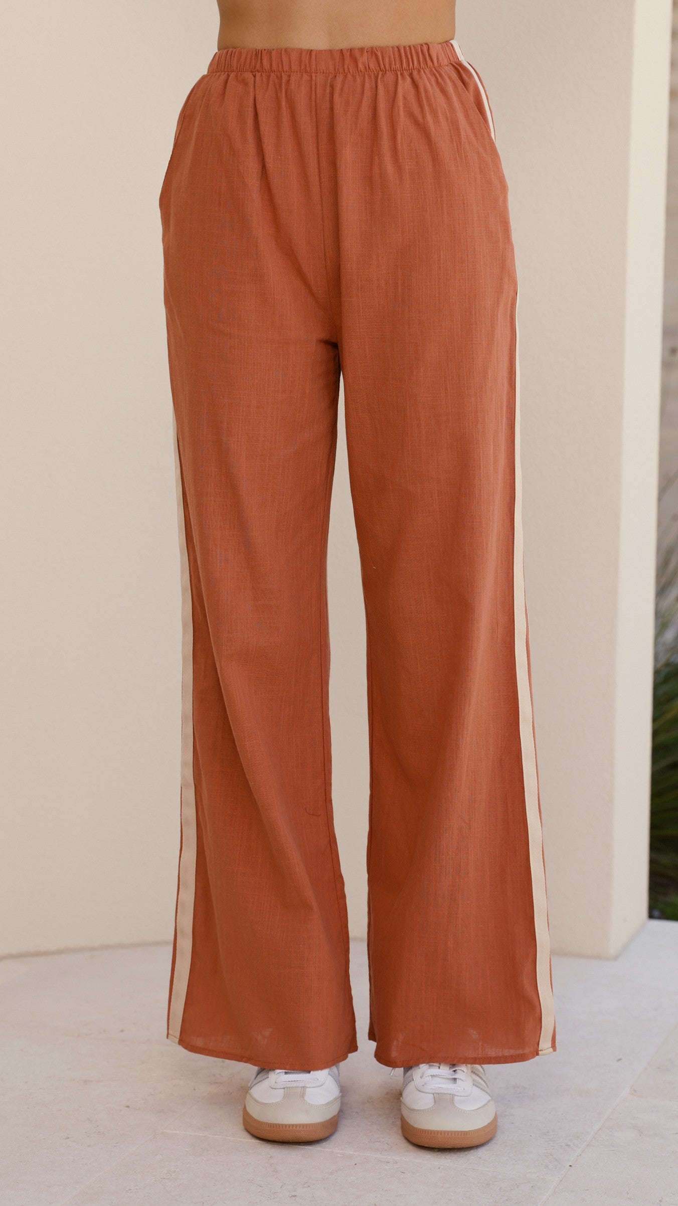 La Sirena Women's Long Sleeve Top and Pants Set - White & Rust Loungewear for Home Relaxation and Casual Outings