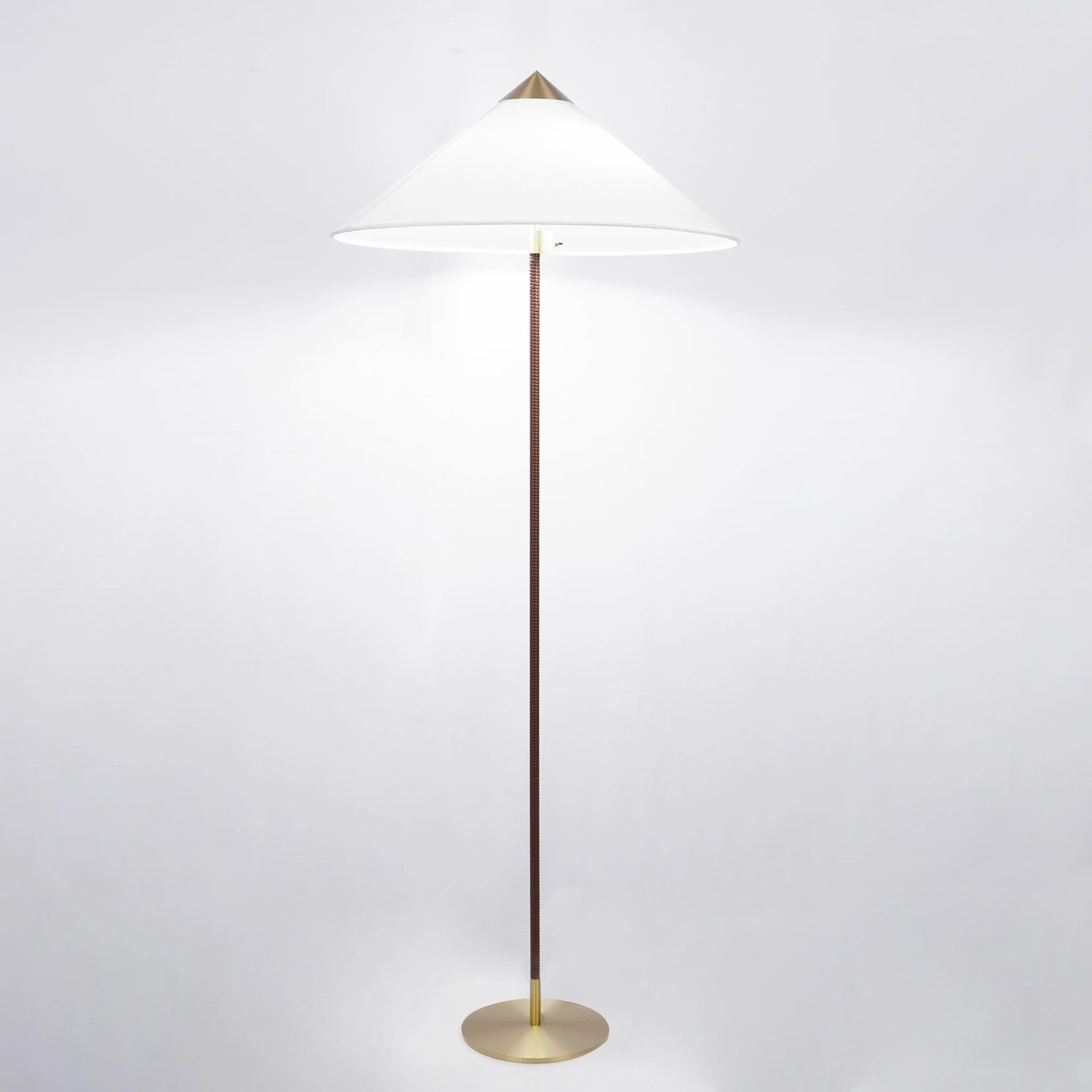 Modern Chinese Hat Floor Lamp - Stylish Rattan Shade for Living Room, Bedroom & Office Decor - Perfect for Cozy Ambiance and Reading Nook Lighting