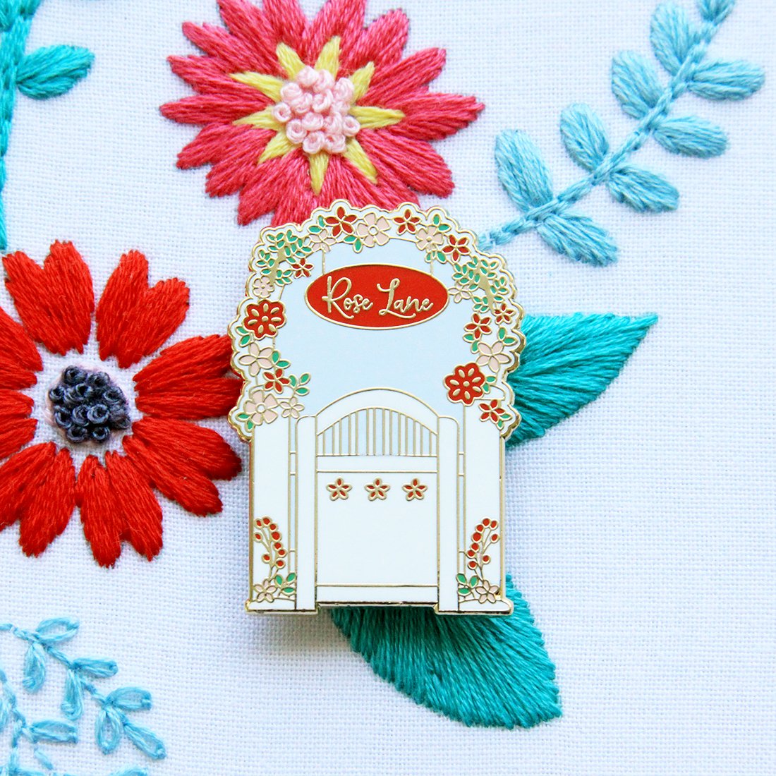 Flamingo Toes Rose Lane Garden Gate Needle Minder - Magnetic Pin Cushion for Sewing, Embroidery & Quilting - Perfect for Crafters & DIY Enthusiasts