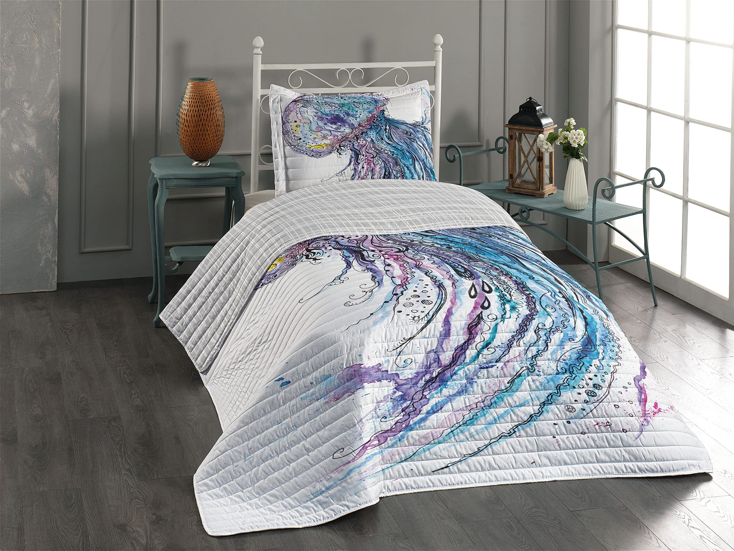 Ambesonne Reversible Jellyfish Bedspread Set - Aqua Ocean Animal Print, Sketch Style Sea Marine Theme, Twin Size Microfiber Bedding with Pillow Shams | Blue Purple White | Perfect for Beach House Decor, Kids Room & Coastal Themed Bedrooms