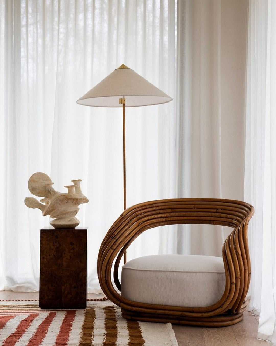 Modern Chinese Hat Floor Lamp - Stylish Rattan Shade for Living Room, Bedroom & Office Decor - Perfect for Cozy Ambiance and Reading Nook Lighting