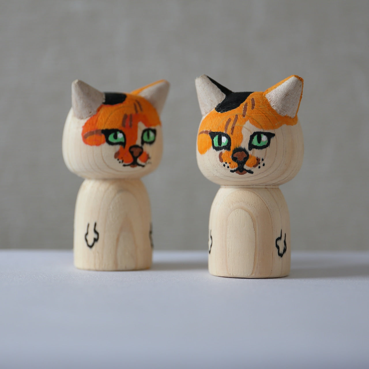 Handmade Japanese Kokeshi Doll - Traditional Calico Cat Figurine | Home Decor, Gift for Cat Lovers, Japanese Culture Enthusiasts | Perfect for Bookshelf Display, Zen Decor, and Unique Gift Giving