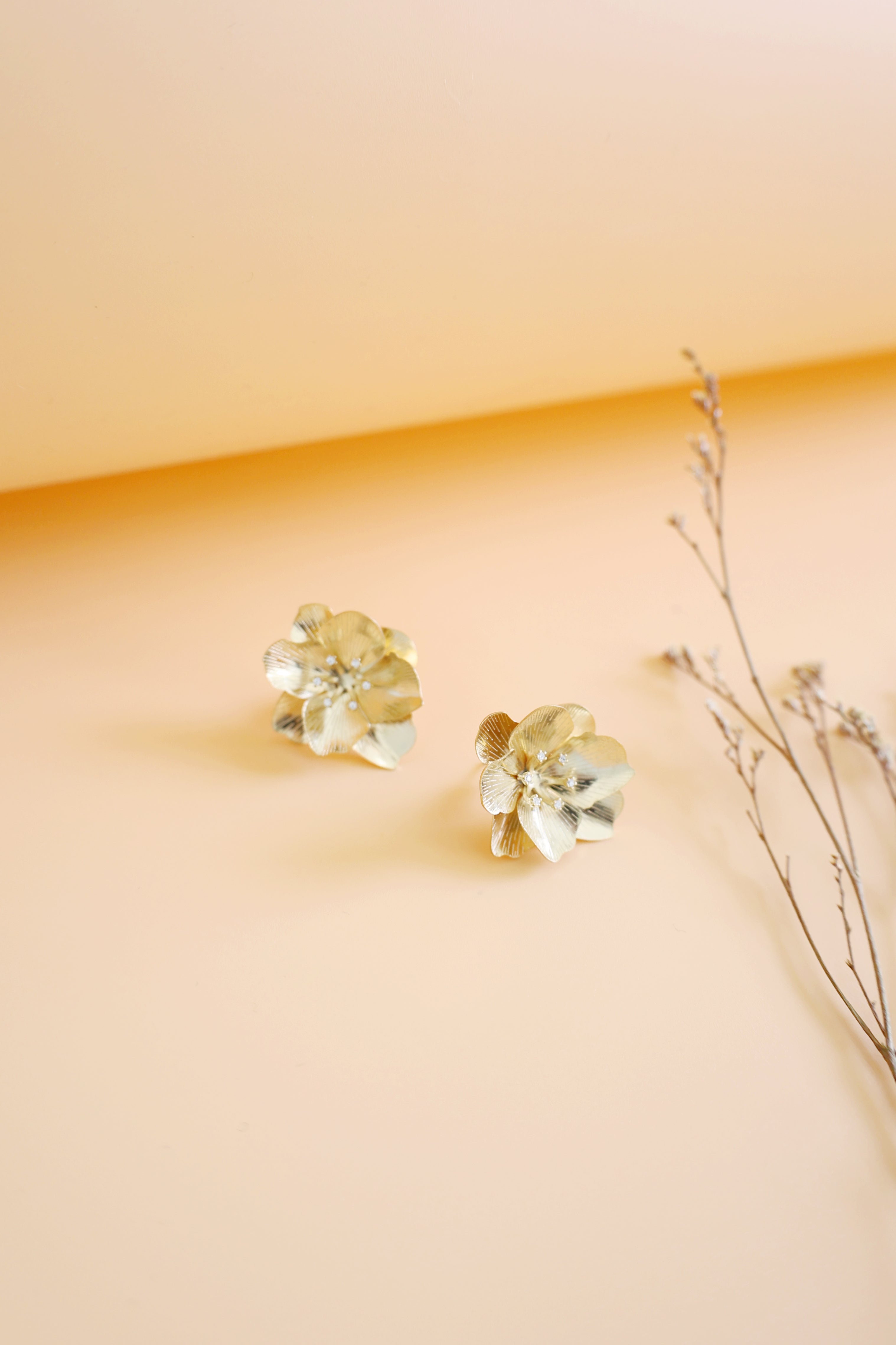 Golden Flower Post Earrings for Women - Elegant Floral Stud Earrings for Everyday Wear, Gift Giving & Special Occasions