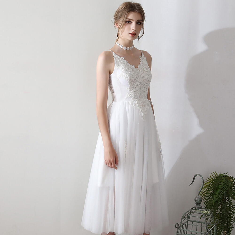 Elegant Ballet Spaghetti Straps V-Neck Lace Applique Tulle Short Wedding Dress for Bride - Perfect for Beach Weddings, Garden Parties & Romantic Photoshoots