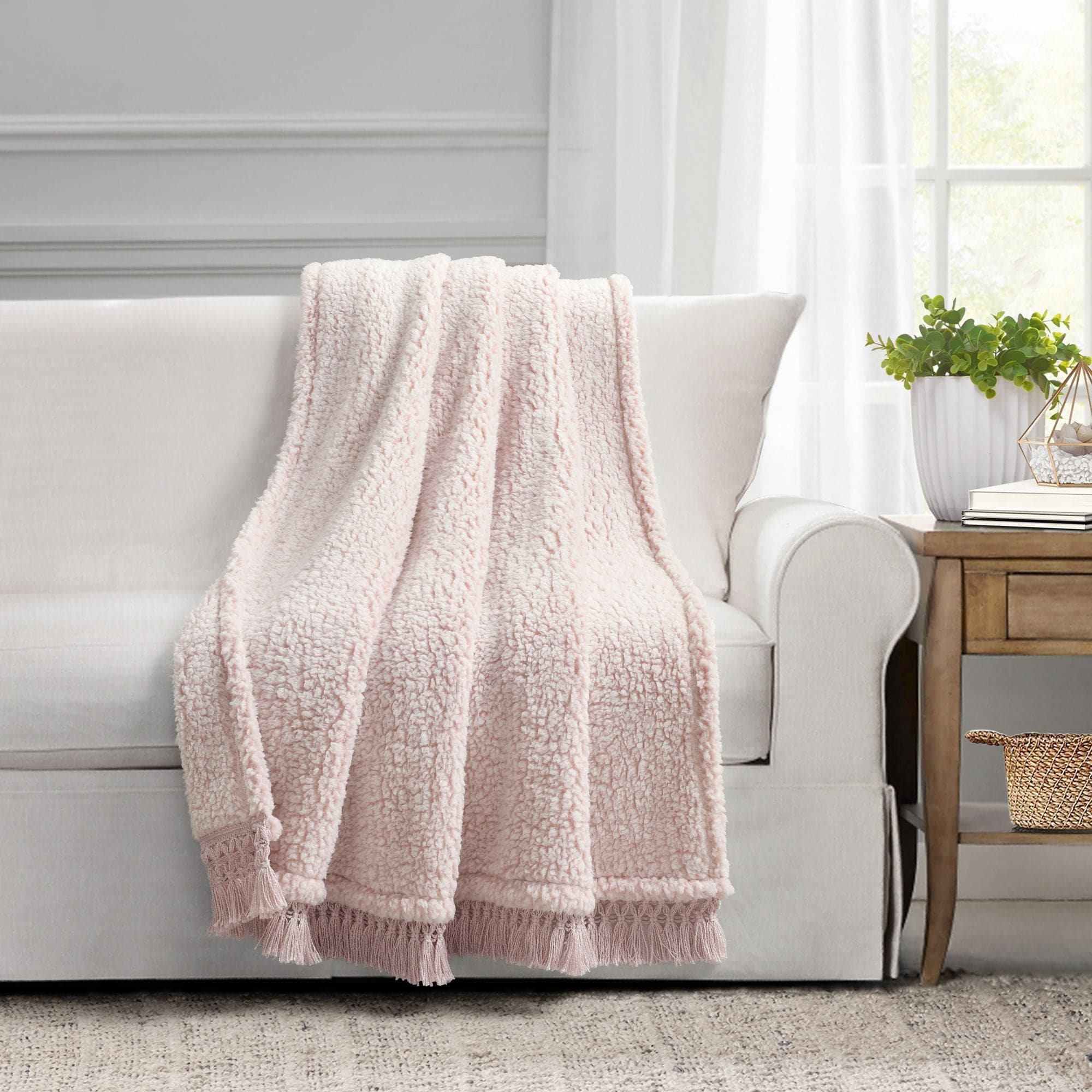 Cozy Sherpa Tassel Fringe Throw Blanket - Soft Plush Fleece Bedspread for Couch, Sofa & Bed - Perfect for Winter Warmth, Home Decor & Gift Giving