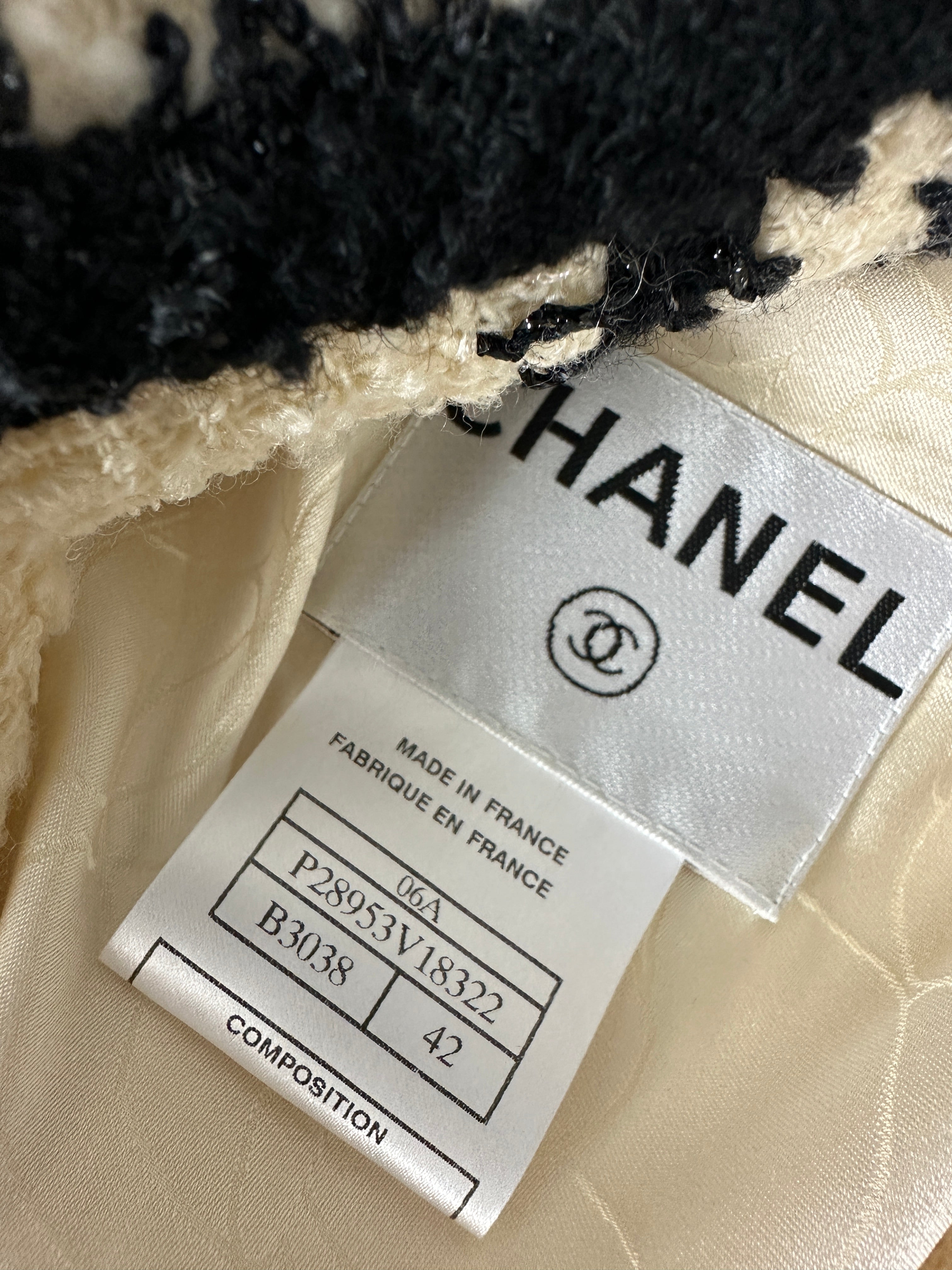 Chanel 06A Ivory Quilted Tweed Jacket with Black Trim - Size FR42 / M / 6-8 | Luxury Women's Outerwear for Parties, Weddings & Formal Events