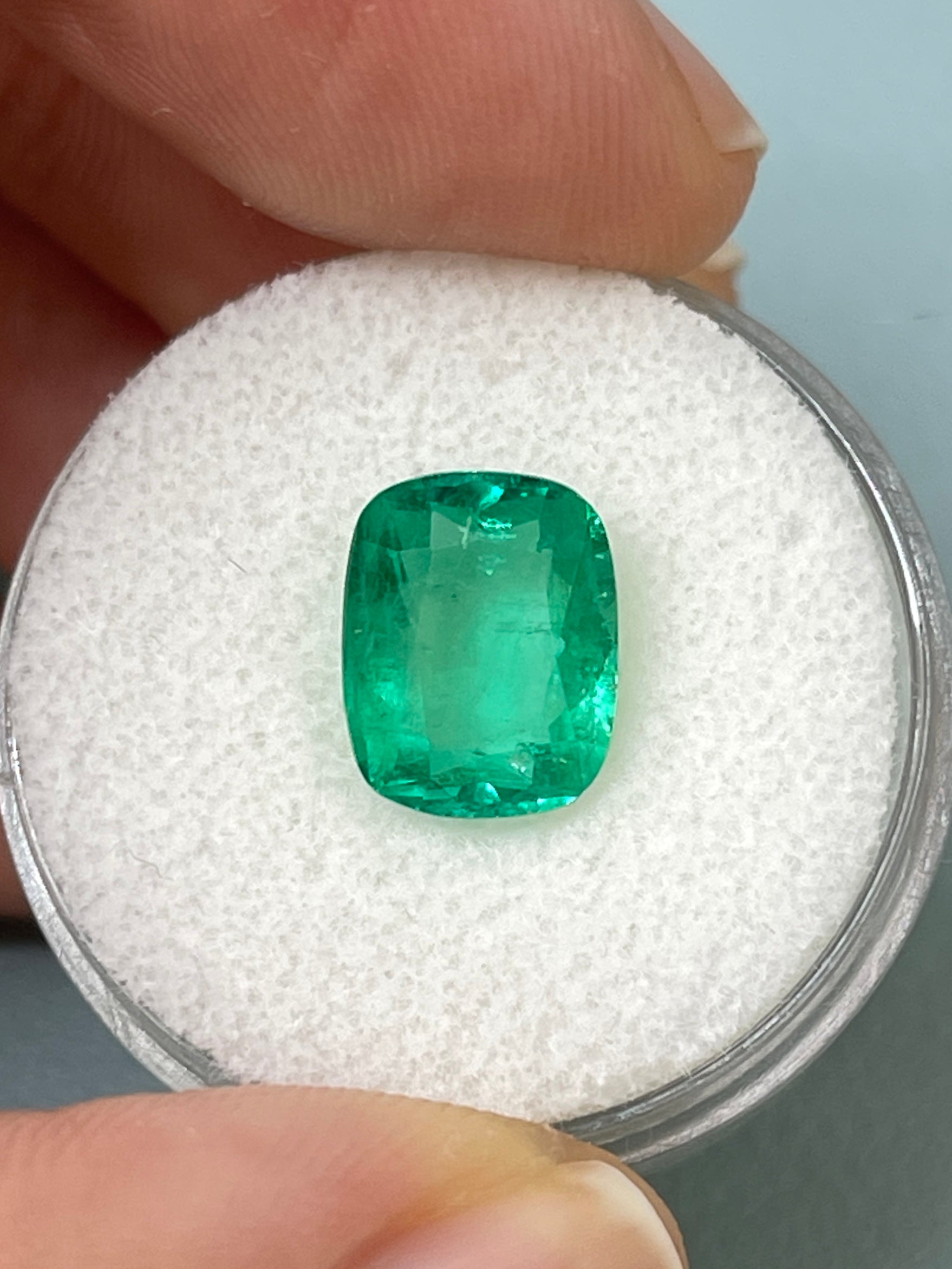 2.91 Carat Natural Colombian Emerald - 10.4x8.3mm Medium Green Loose Gemstone, Elongated Cushion Cut for Jewelry Making, Engagement Rings & Fine Collections