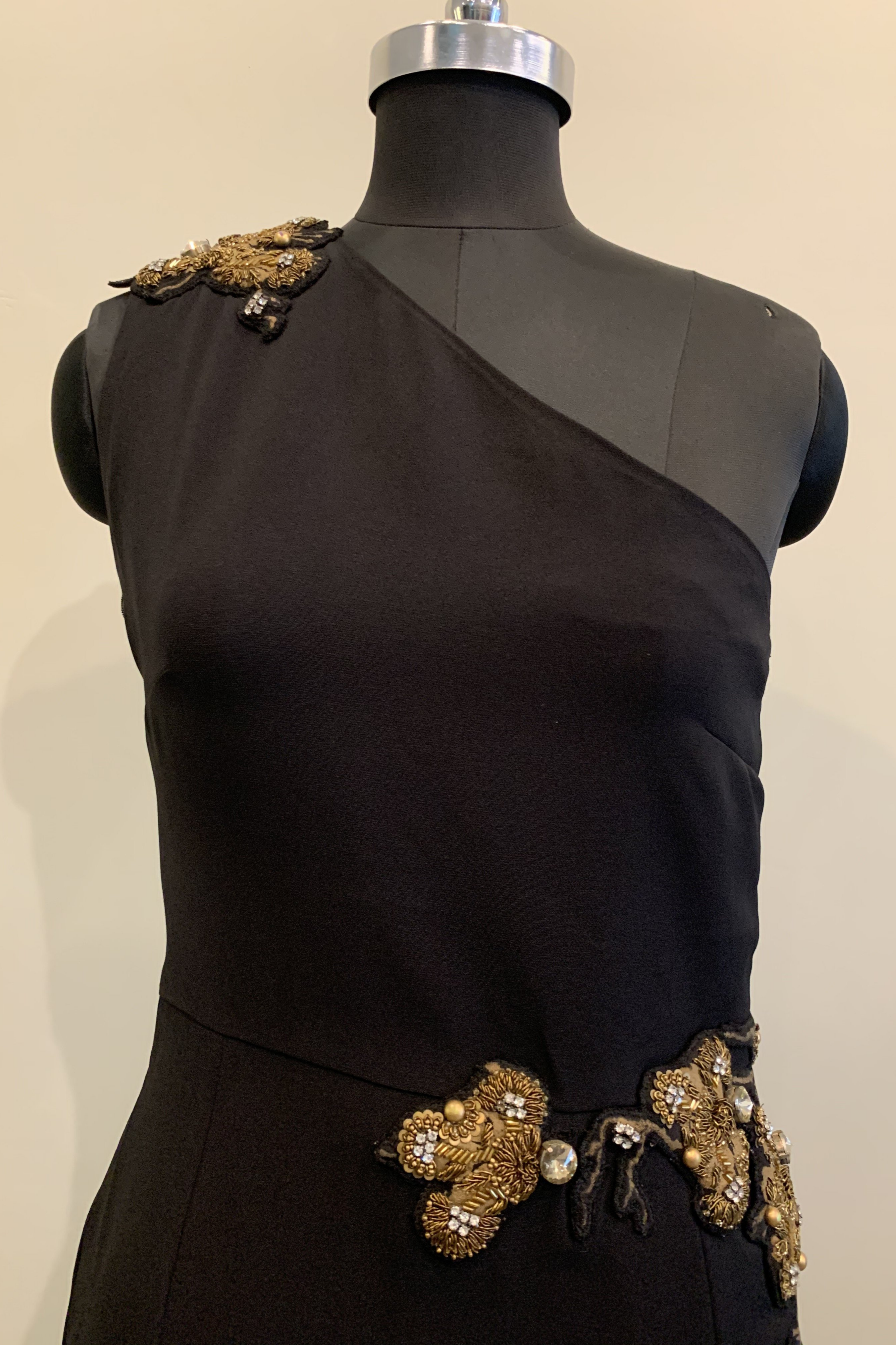 Seerat Kapoor Black One Shoulder Slit Dress - Elegant Evening Gown for Parties, Prom & Special Occasions