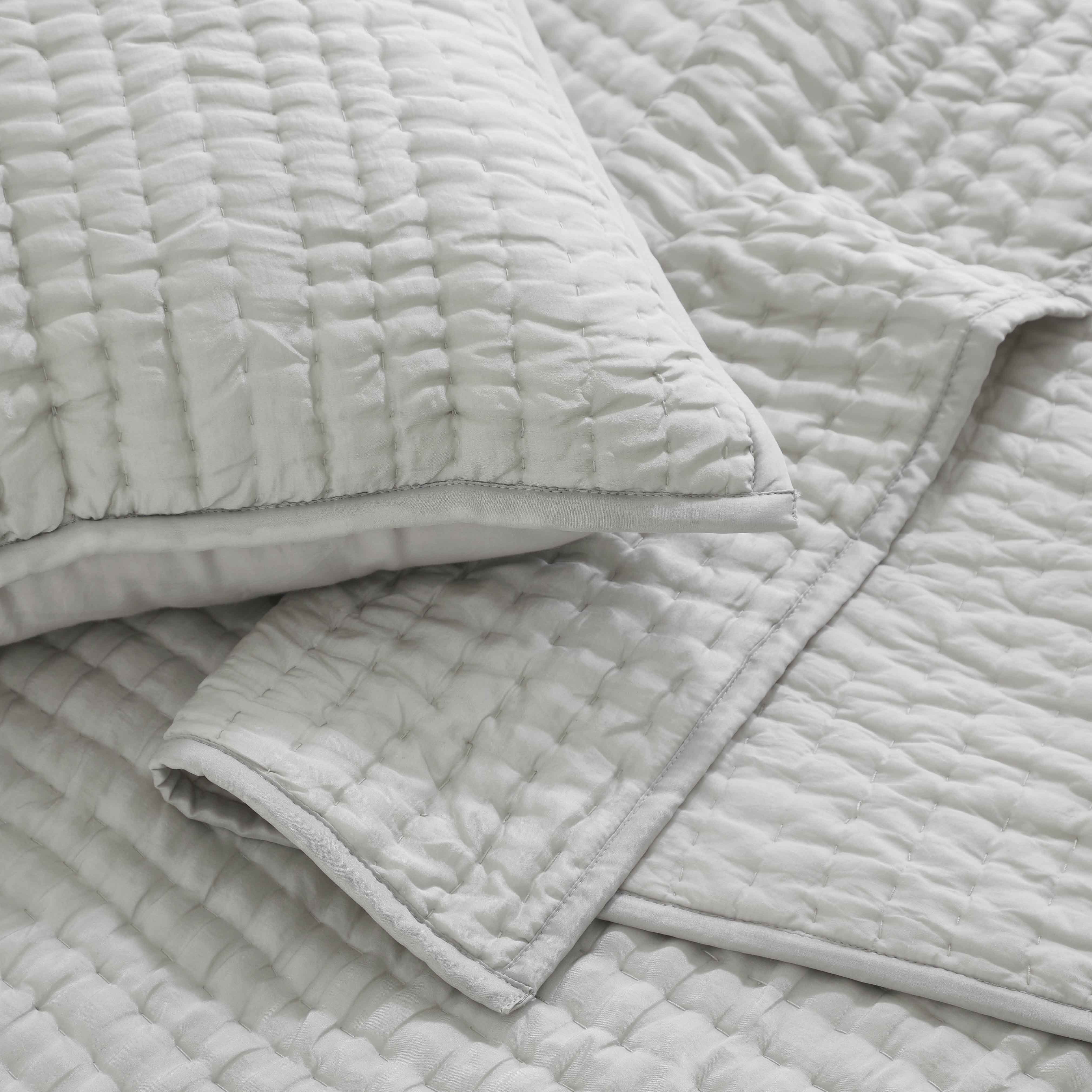 Bella 100% Pure Silk Pick Stitch Medium Weight Quilt & Sham Set - Queen Size Luxury Bedding for Elegant Bedroom Decor & Cozy Sleep