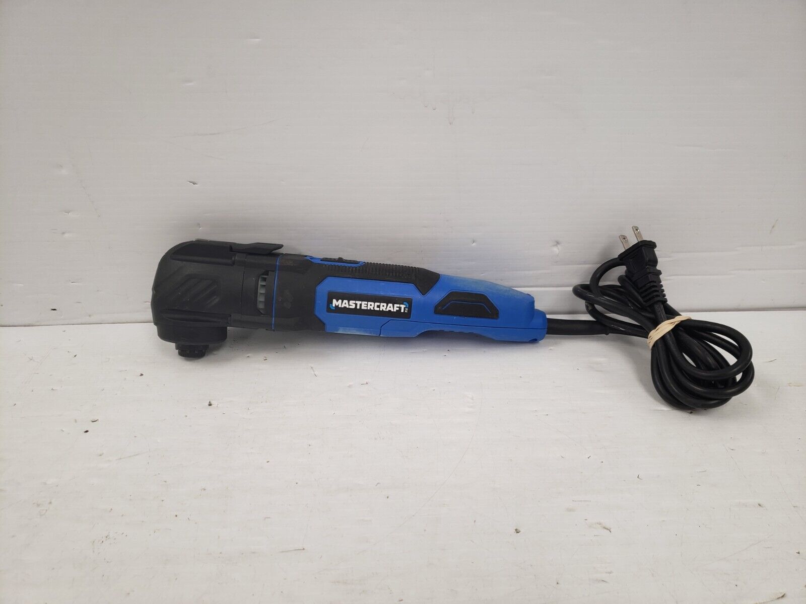 Mastercraft 054-7281-0 Oscillating Multi-Tool - Perfect for DIY Projects, Woodworking, and Home Renovations