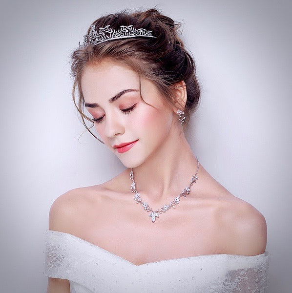 Julia Silver Cubic Zirconia Bridal Tiara - Elegant Wedding Crown for Bride, Bridesmaids & Prom | Perfect for Weddings, Pageants & Special Occasions