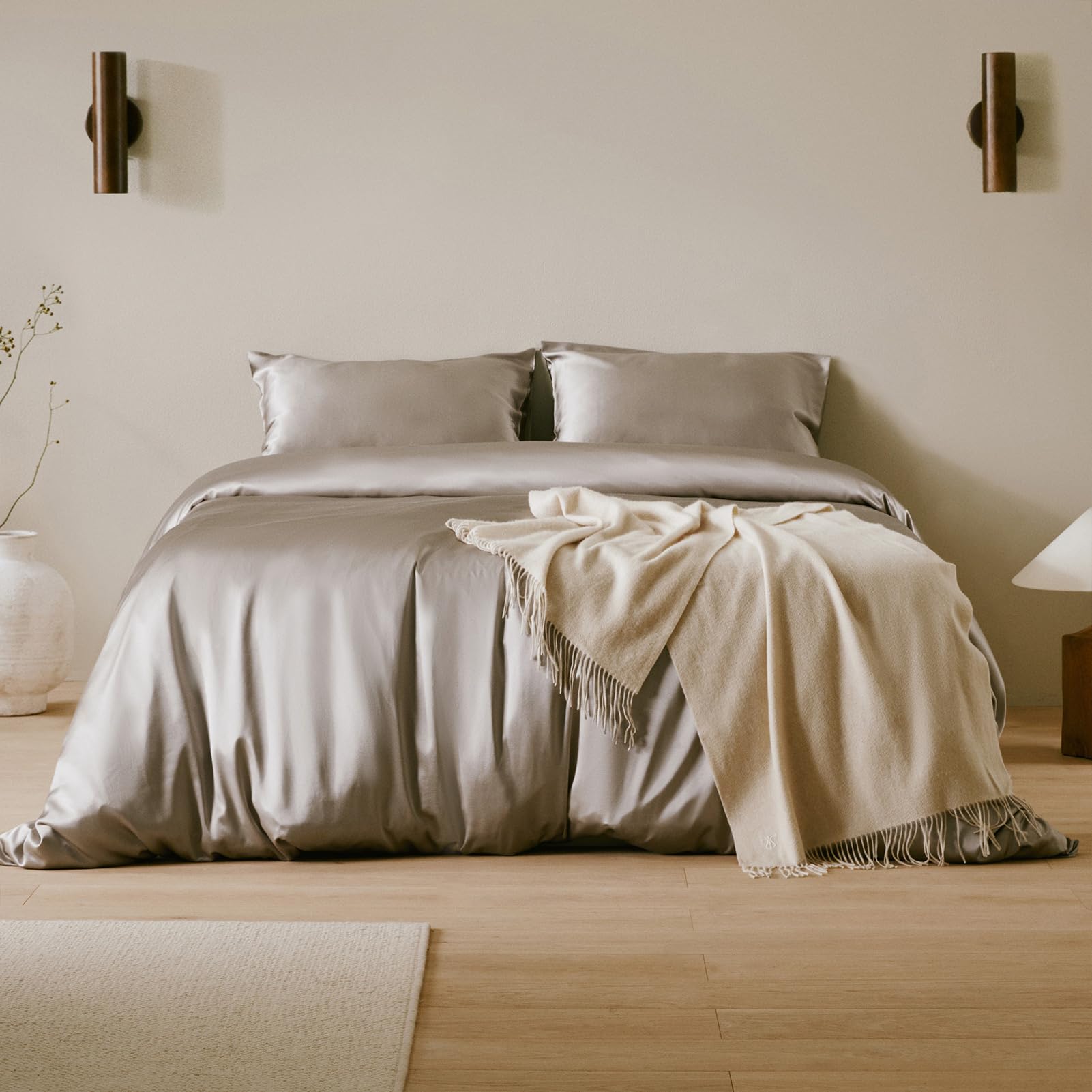 Luxury 4-Piece 100% Mulberry Silk Bed Sheet Set - 19 Momme 6A Grade Queen Size (Silver Gray) - Includes 1 Flat Sheet, 1 Fitted Sheet & 2 Oxford Pillowcases - Perfect for Upscale Hotels, Wedding Registry & Luxury Home Bedding