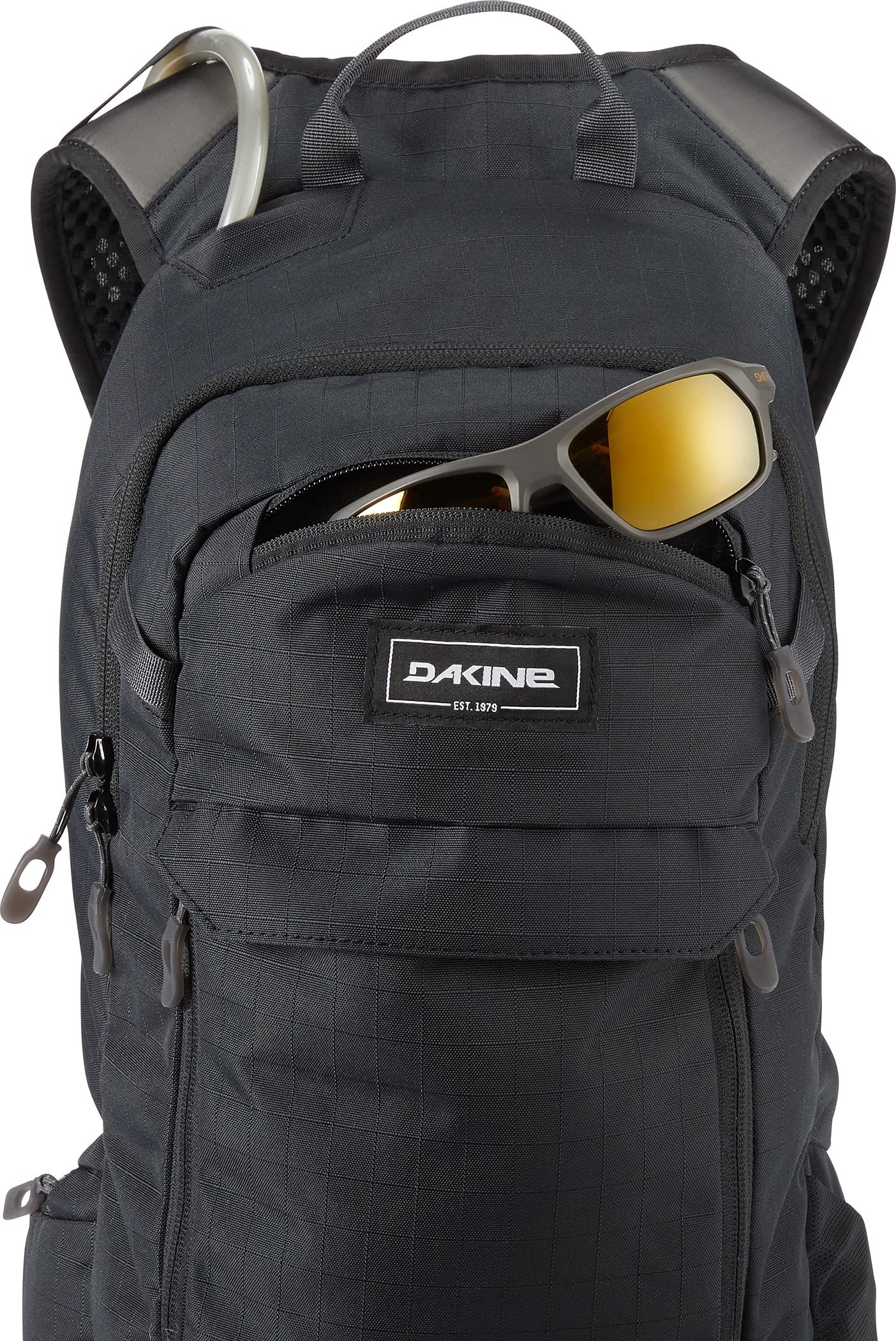 Dakine Syncline 16L Backpack - Lightweight Hiking Daypack for Men & Women, Black, One Size - Perfect for Outdoor Adventures, Travel & Daily Commute